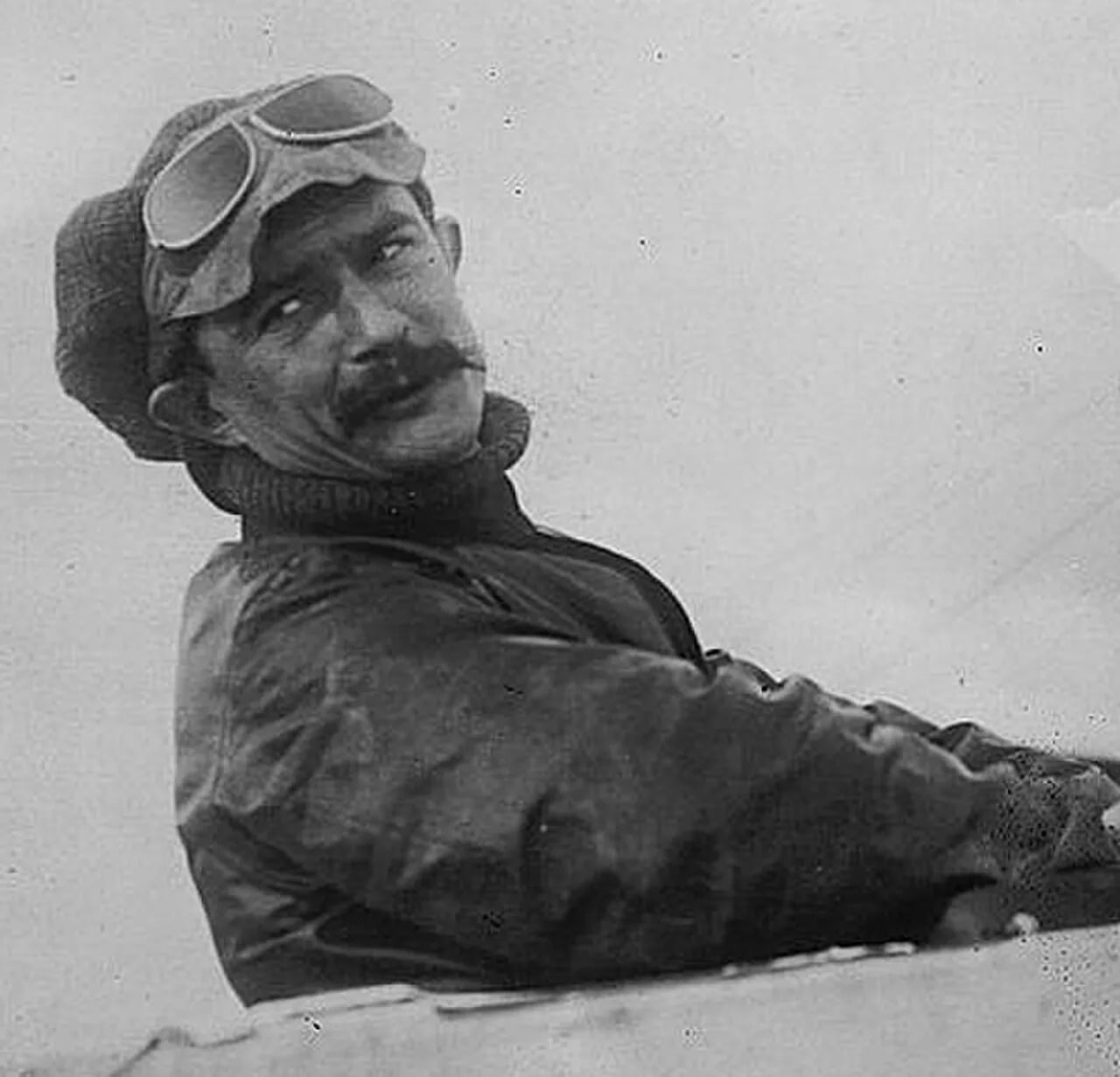 Porträt von Jules Védrines (1881–1919) – Gedenkseite