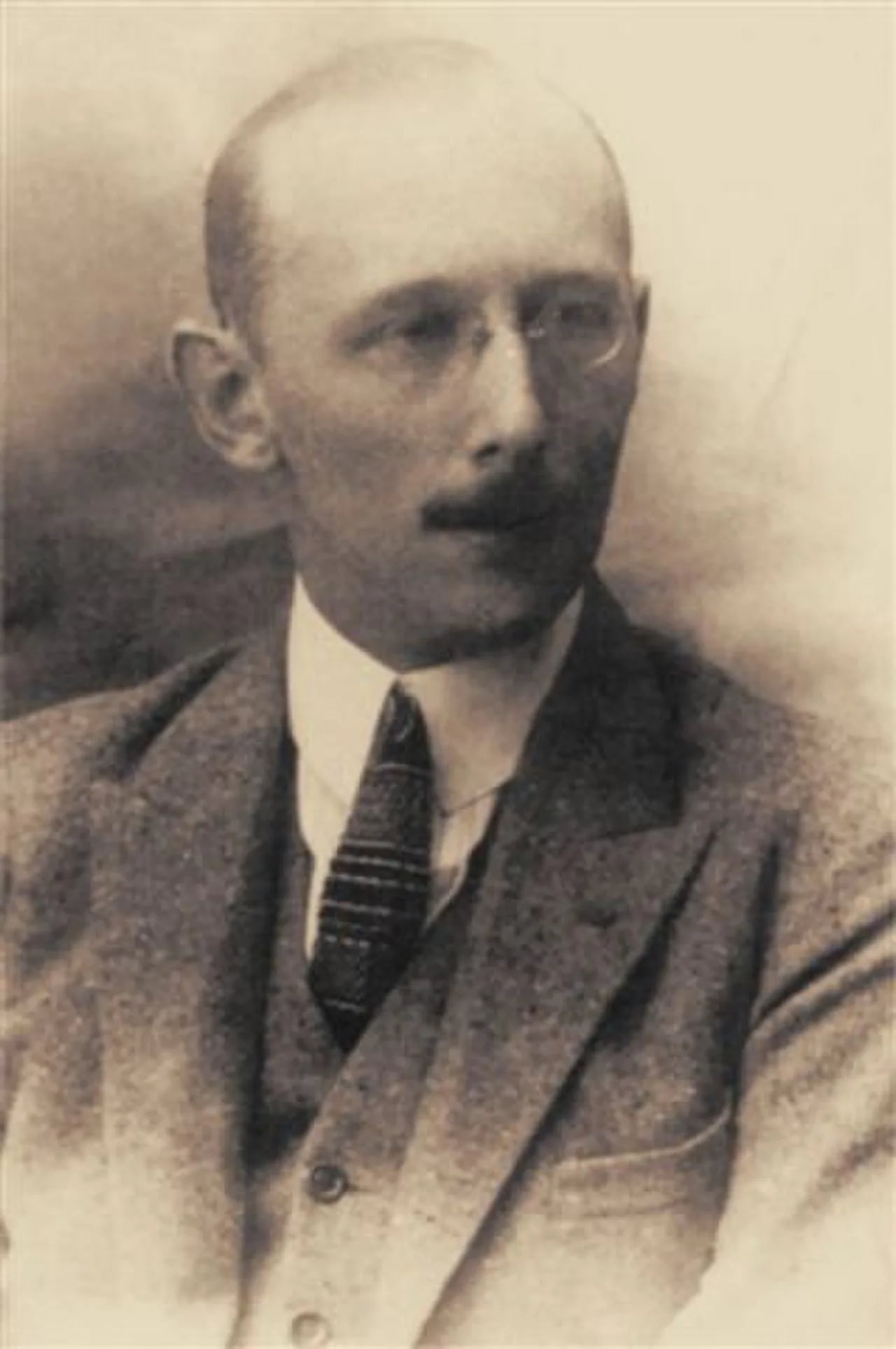 Portrait of Kajetan Dzierżykraj-Morawski (1892–1973) – memorial page