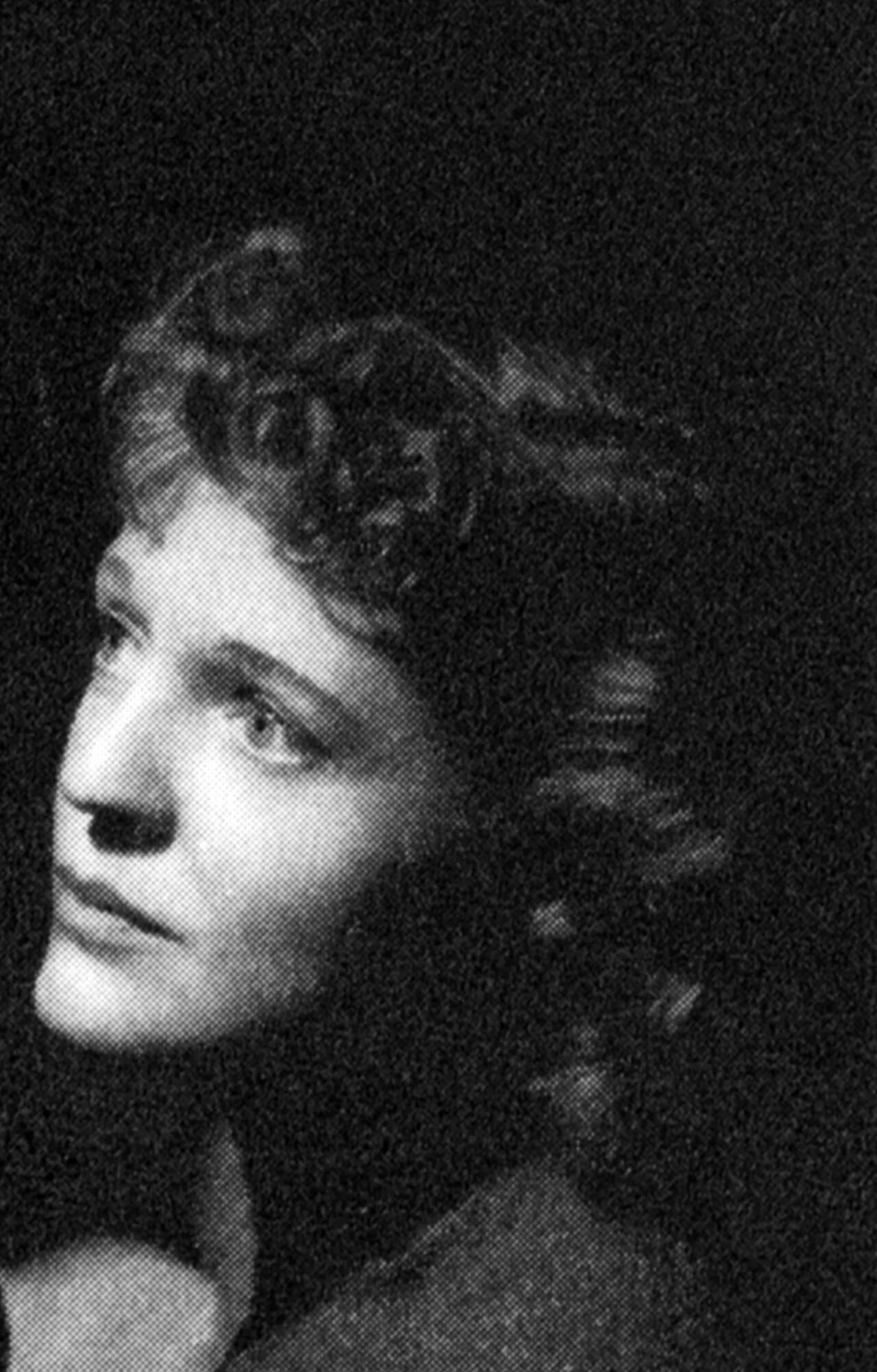 Portrait of Lois Hall (1926–2006) – memorial page