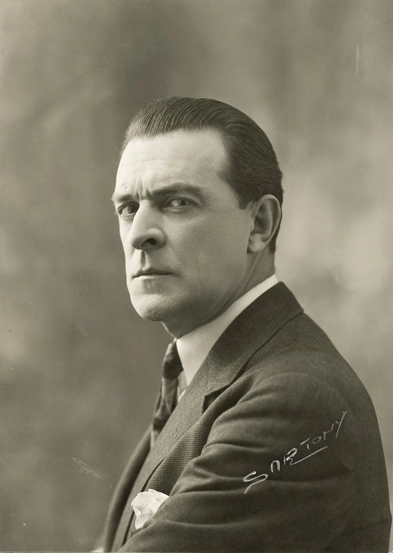 Portrait of René Navarre (1877–1968) – memorial page