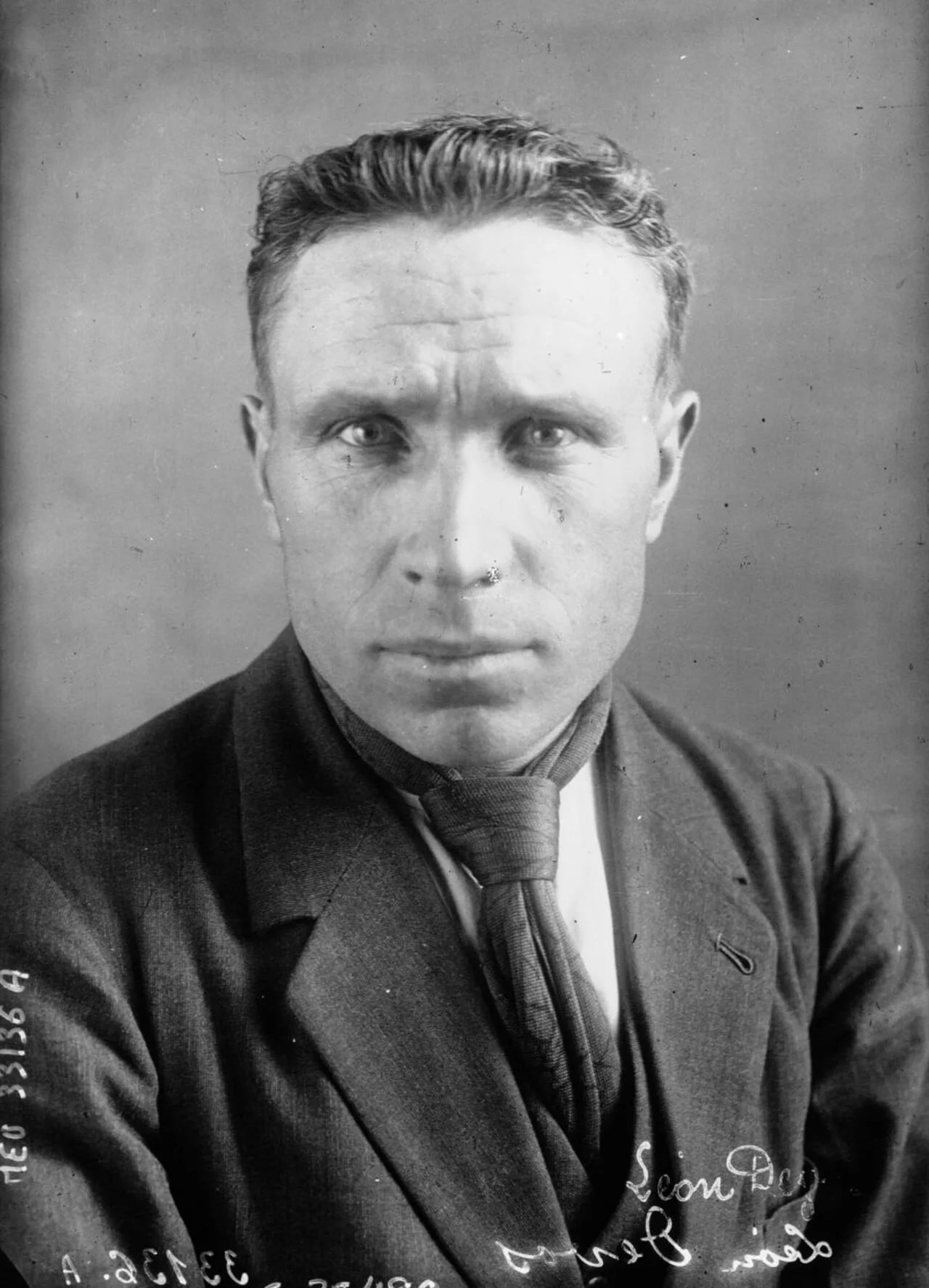Porträt von Léon Devos (1896–1963) – Gedenkseite