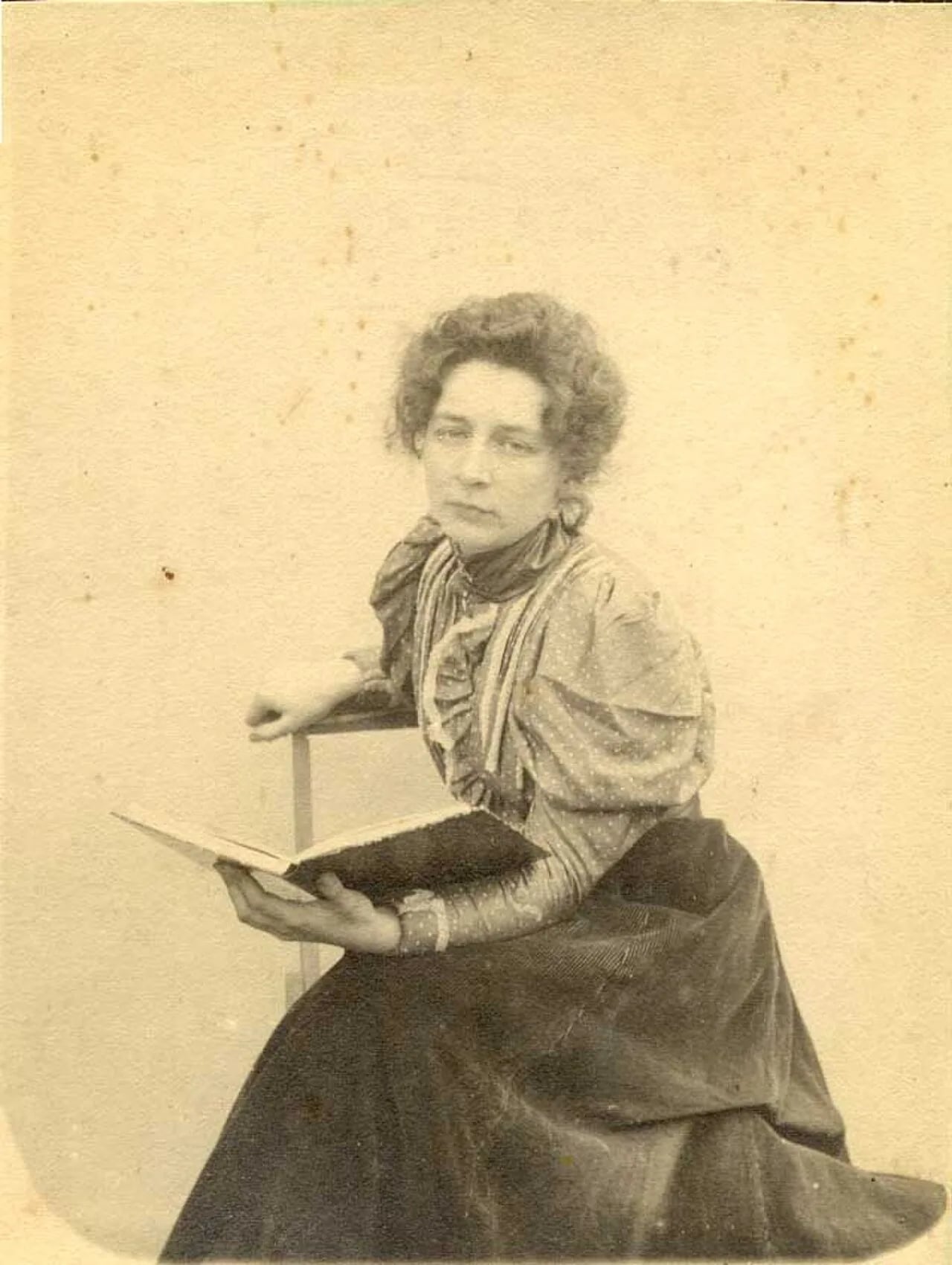 Portrait of Marion Gilbert (1876–1951) – memorial page