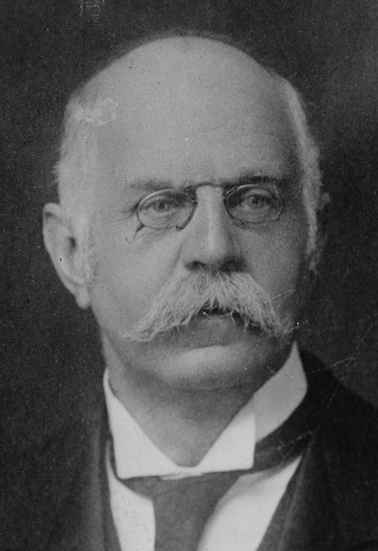 Portrait of Leonard Darwin (1850–1943) – memorial page