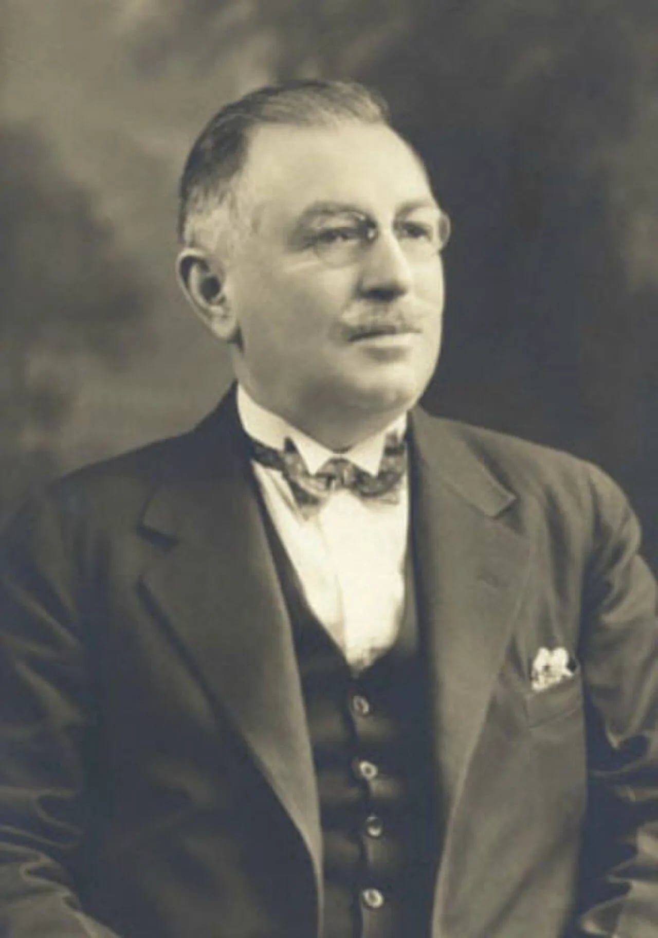 Portrait of Valmont Martin (1875–1935) – memorial page