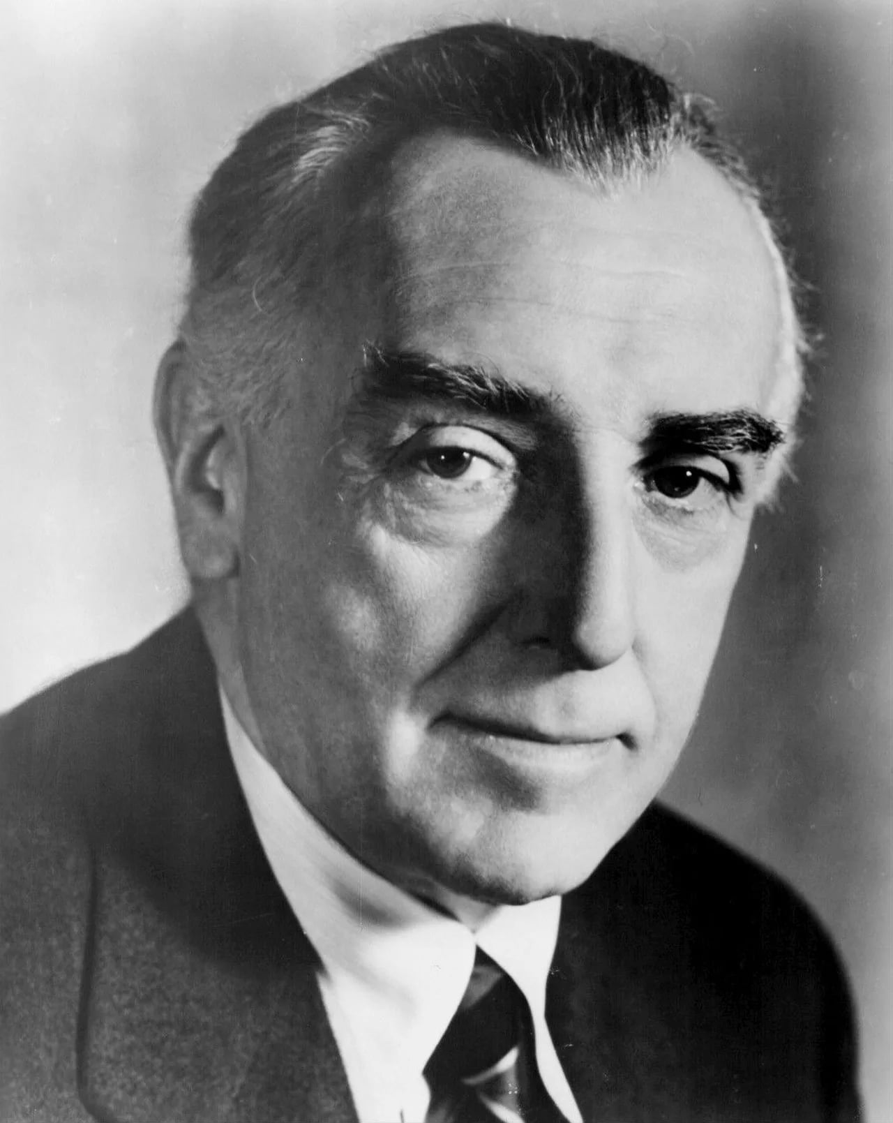 Portrait of Walter Hampden (1879–1955) – memorial page
