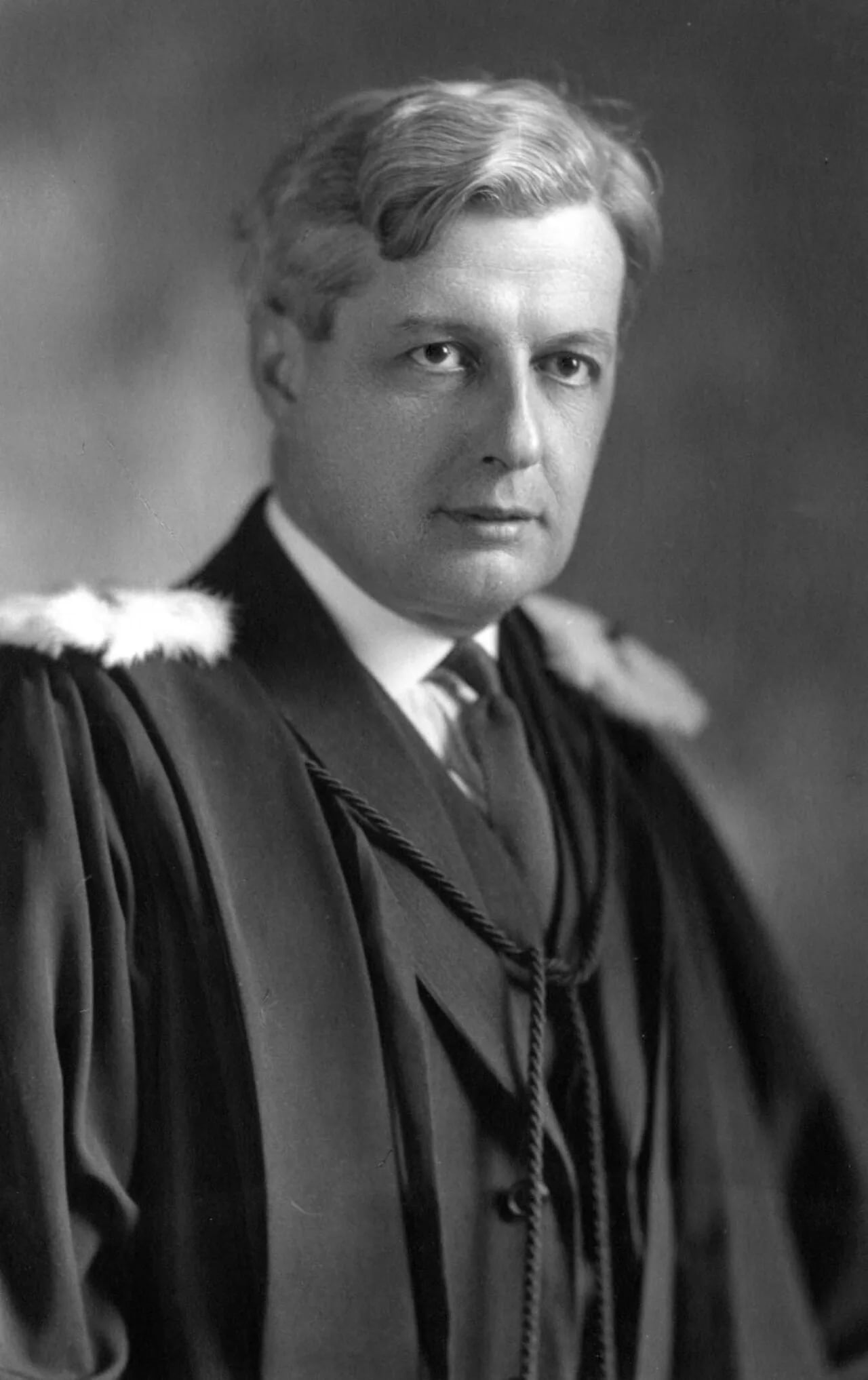 Porträt von Édouard Montpetit (1881–1954) – Gedenkseite