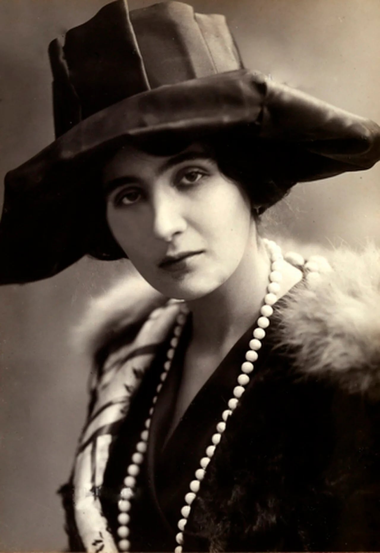 Portrait of Alda Borelli (1879–1964) – memorial page