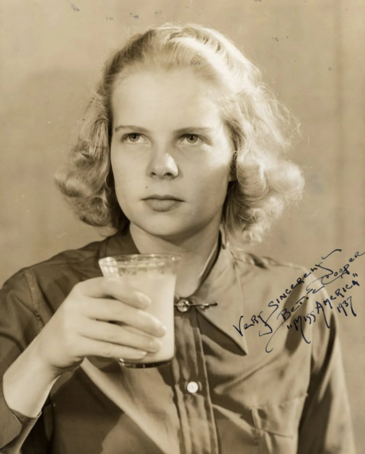 Porträt von Bette Cooper (1920–2017) – Gedenkseite