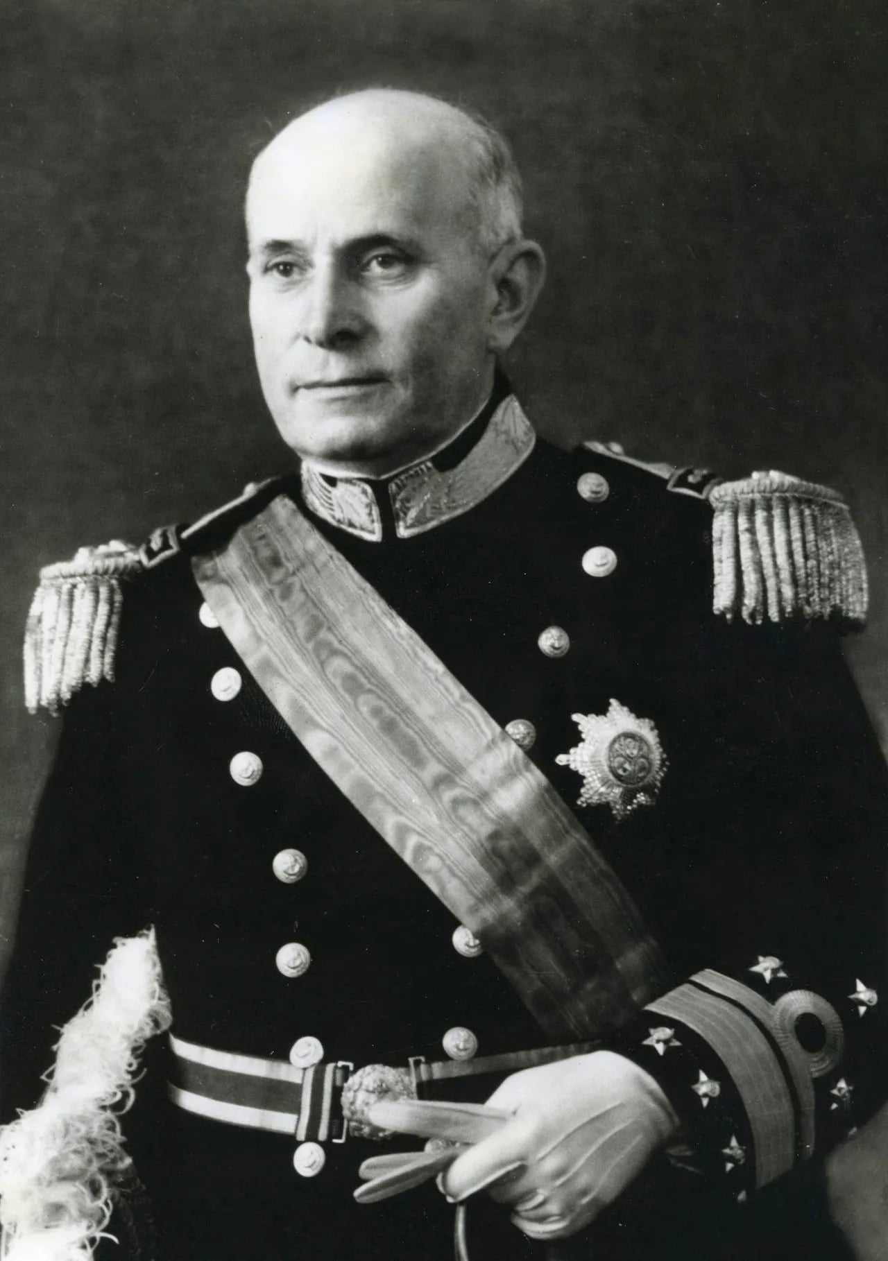 Portrait of Américo Tomás (1894–1987) – memorial page