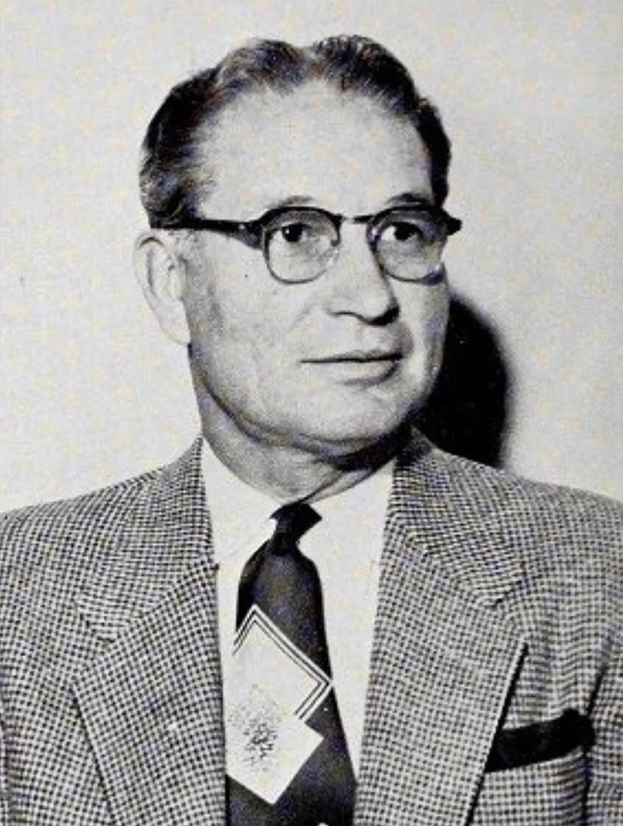 Portrait of Everett Shelton (1898–1974) – memorial page