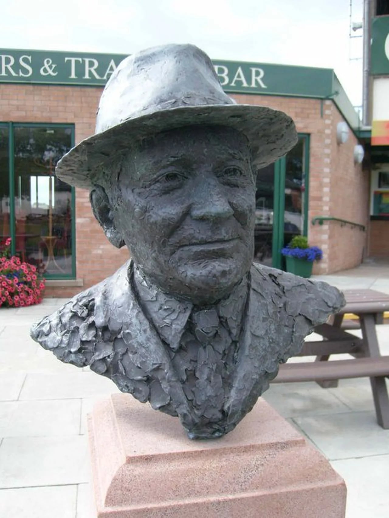 Portrait of Gordon Richards (1904–1986) – memorial page