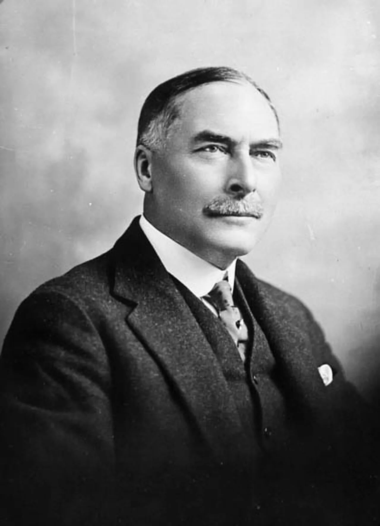 Porträt von James Alexander Lougheed (1854–1925) – Gedenkseite
