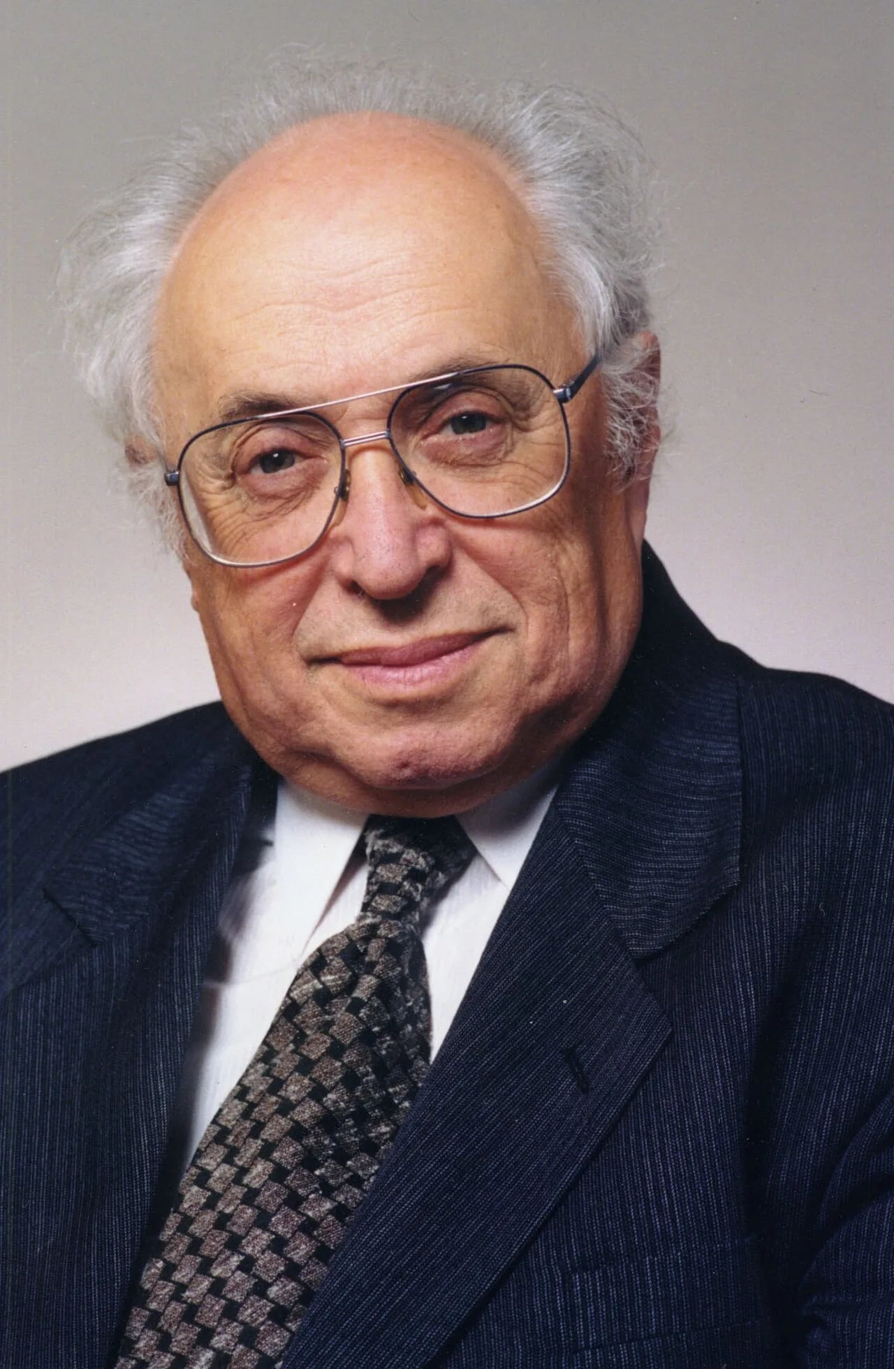 Portrait of Aron Katsenelinboigen (1927–2005) – memorial page