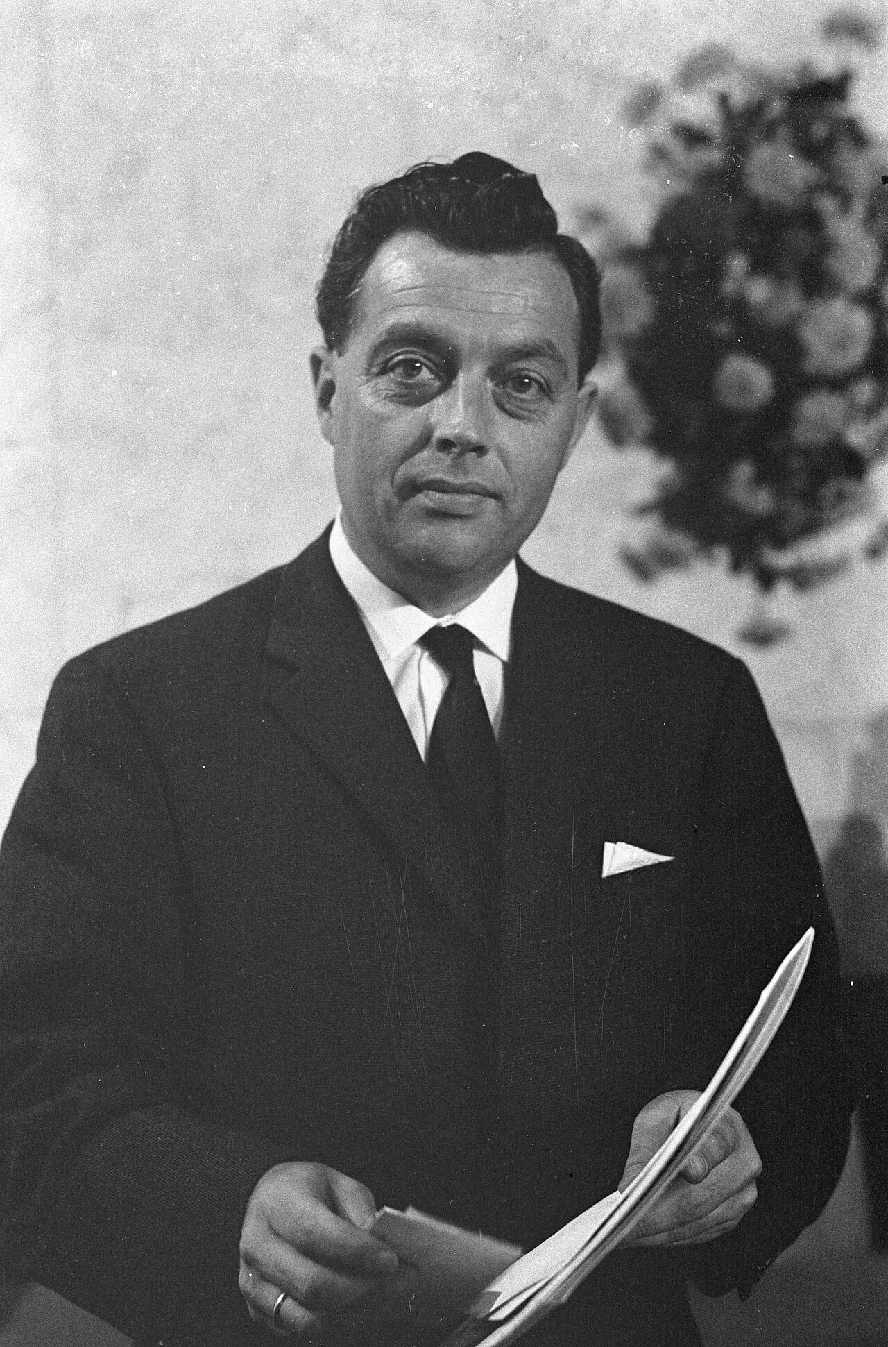 Portrait of Carel Enkelaar (1920–1996) – memorial page