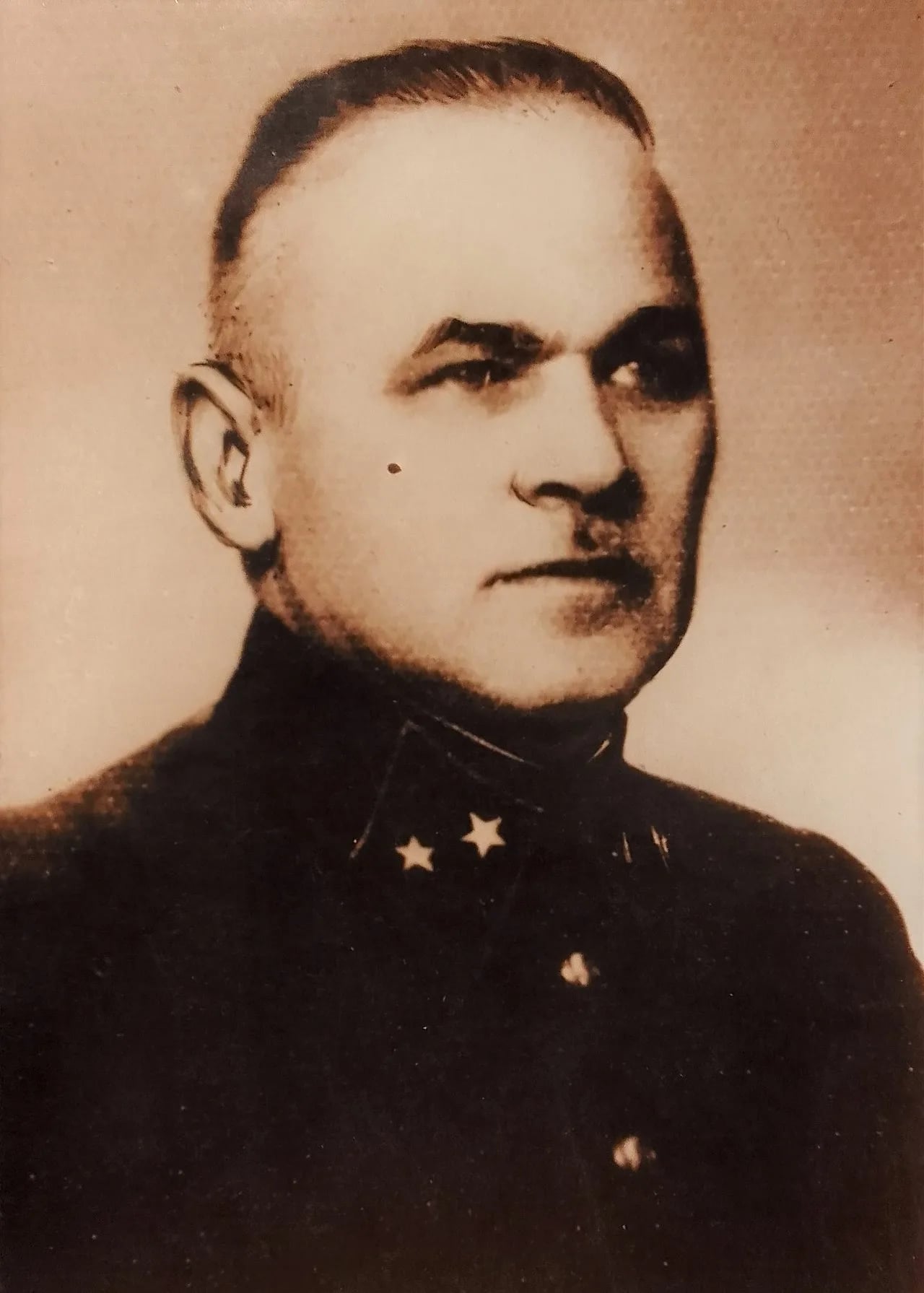 Porträt von Andrejs Krustiņš (1884–1941) – Gedenkseite