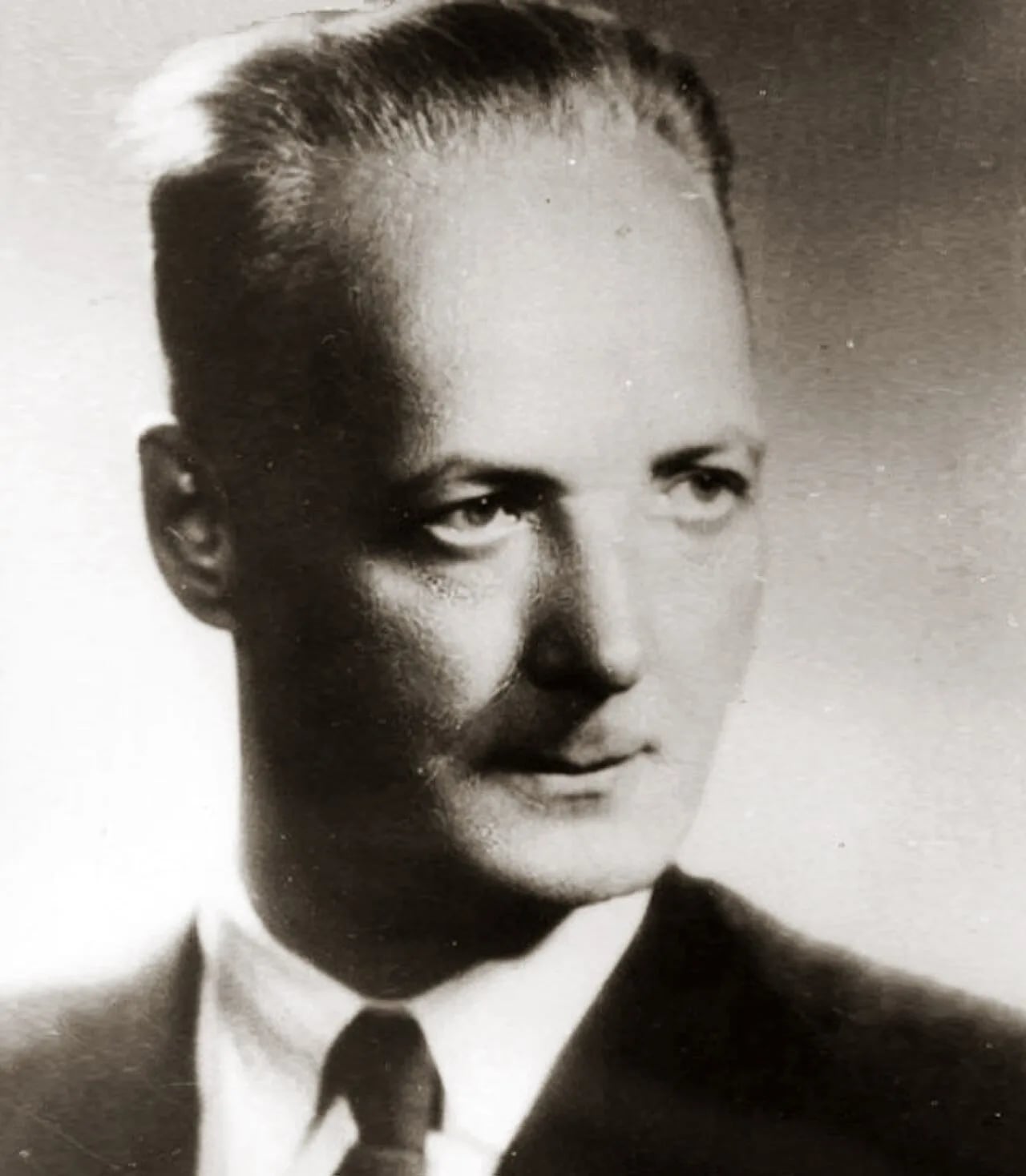Portrait of Franciszek Niepokólczycki (1900–1974) – memorial page