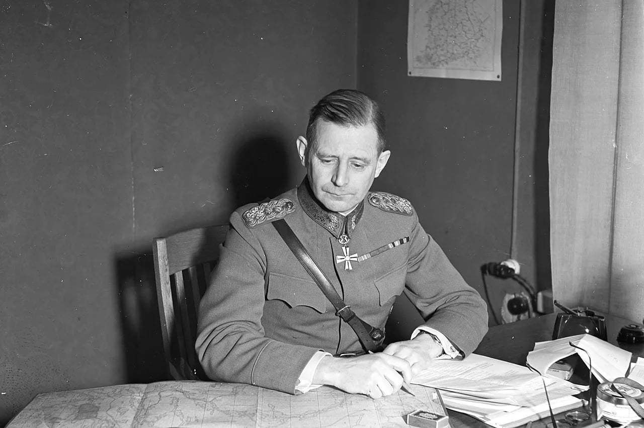 Portrait of Edvard Hanell (1894–1947) – memorial page
