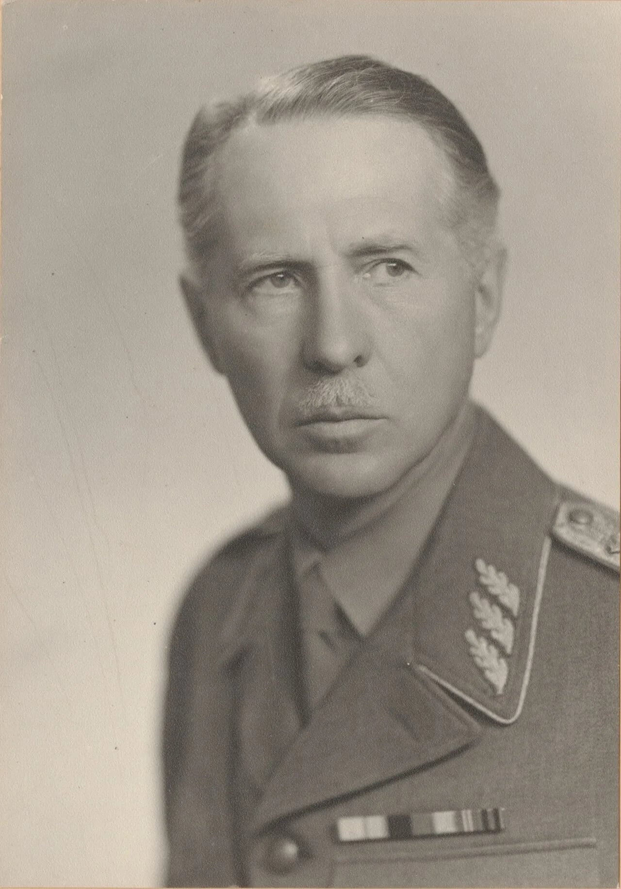 Porträt von Gräf Archibald Douglas (1883–1960) – Gedenkseite