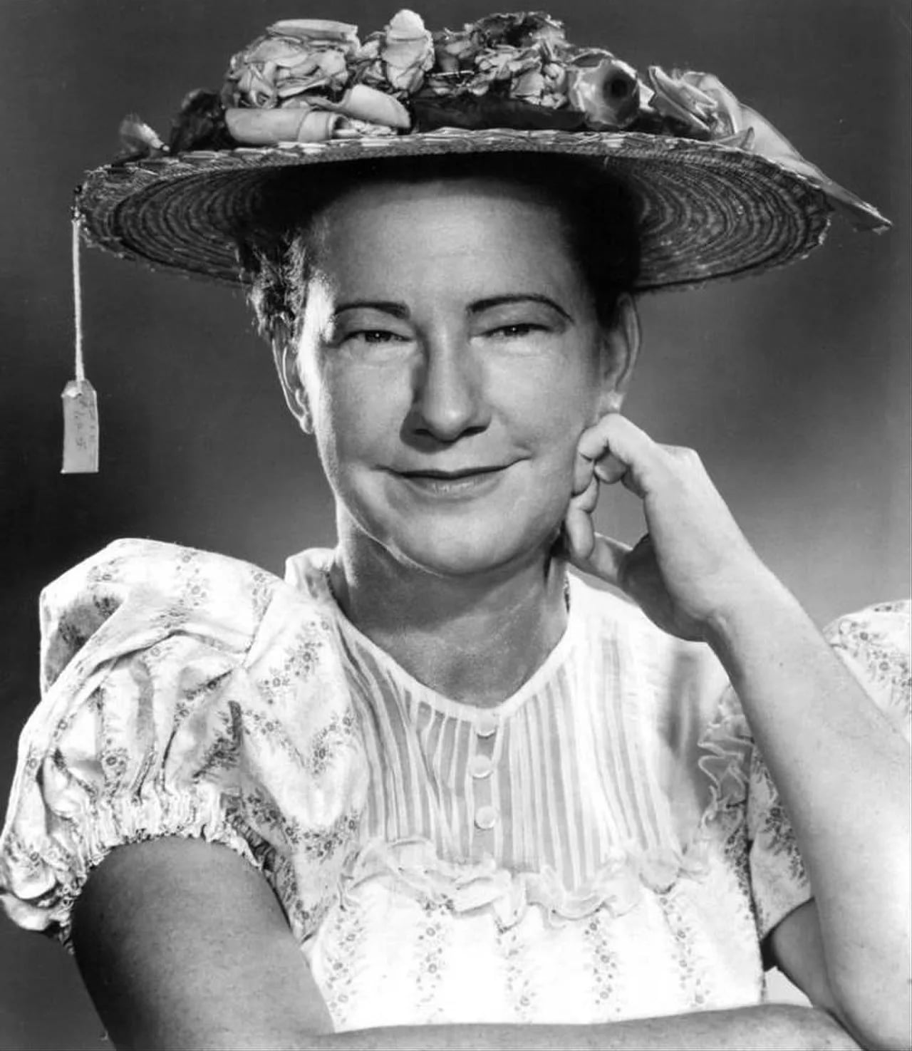Portrait of Minnie Pearl (1912–1996) – memorial page