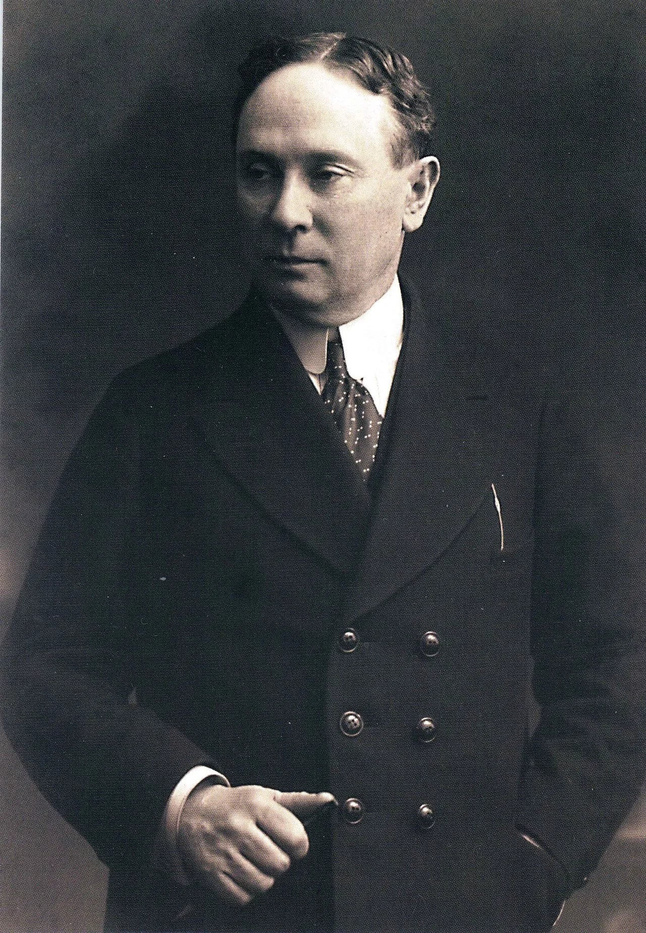 Porträt von Nikolai Sinelnikov (1855–1939) – Gedenkseite