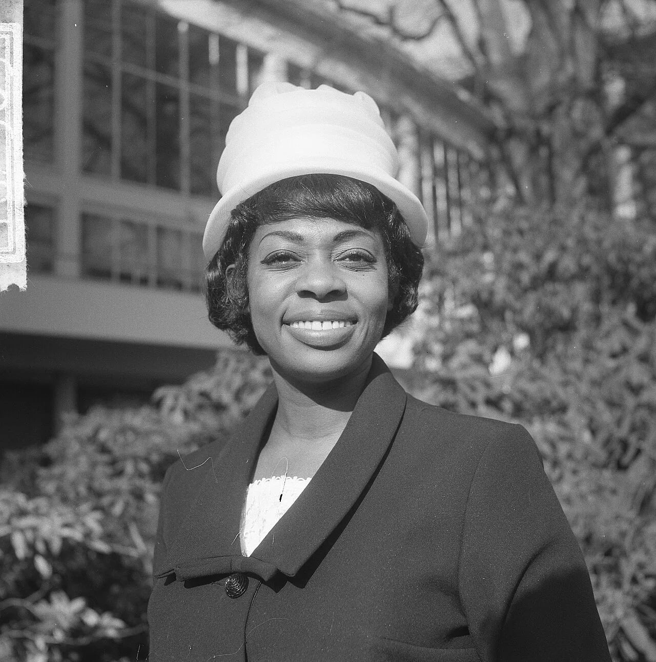 Portrait of Donna Hightower (1926–2013) – memorial page