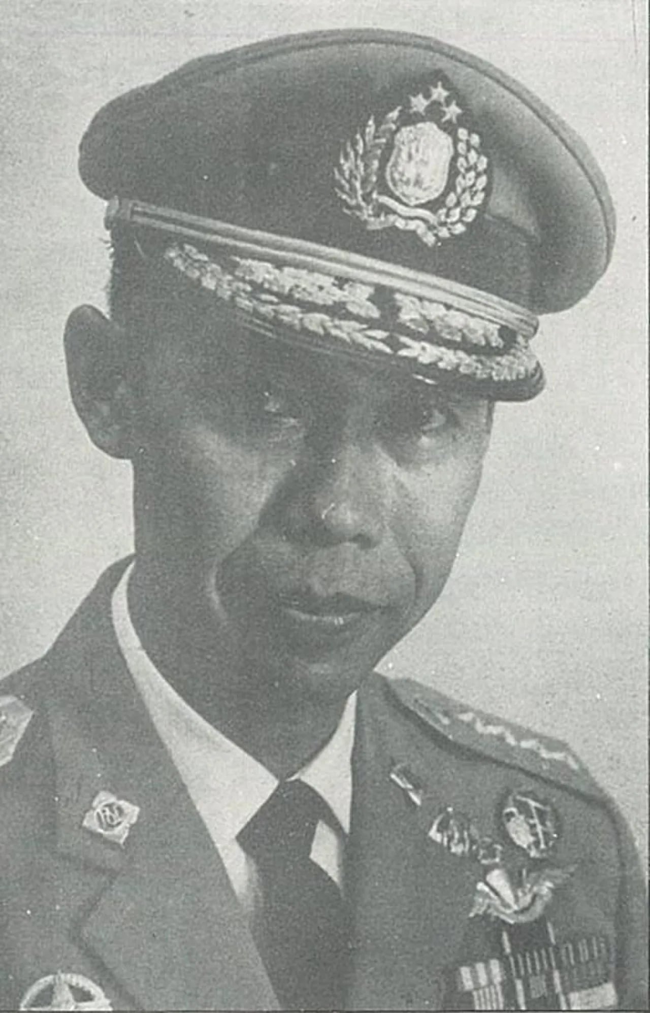 Porträt von Hoegeng Imam Santoso (1921–2004) – Gedenkseite