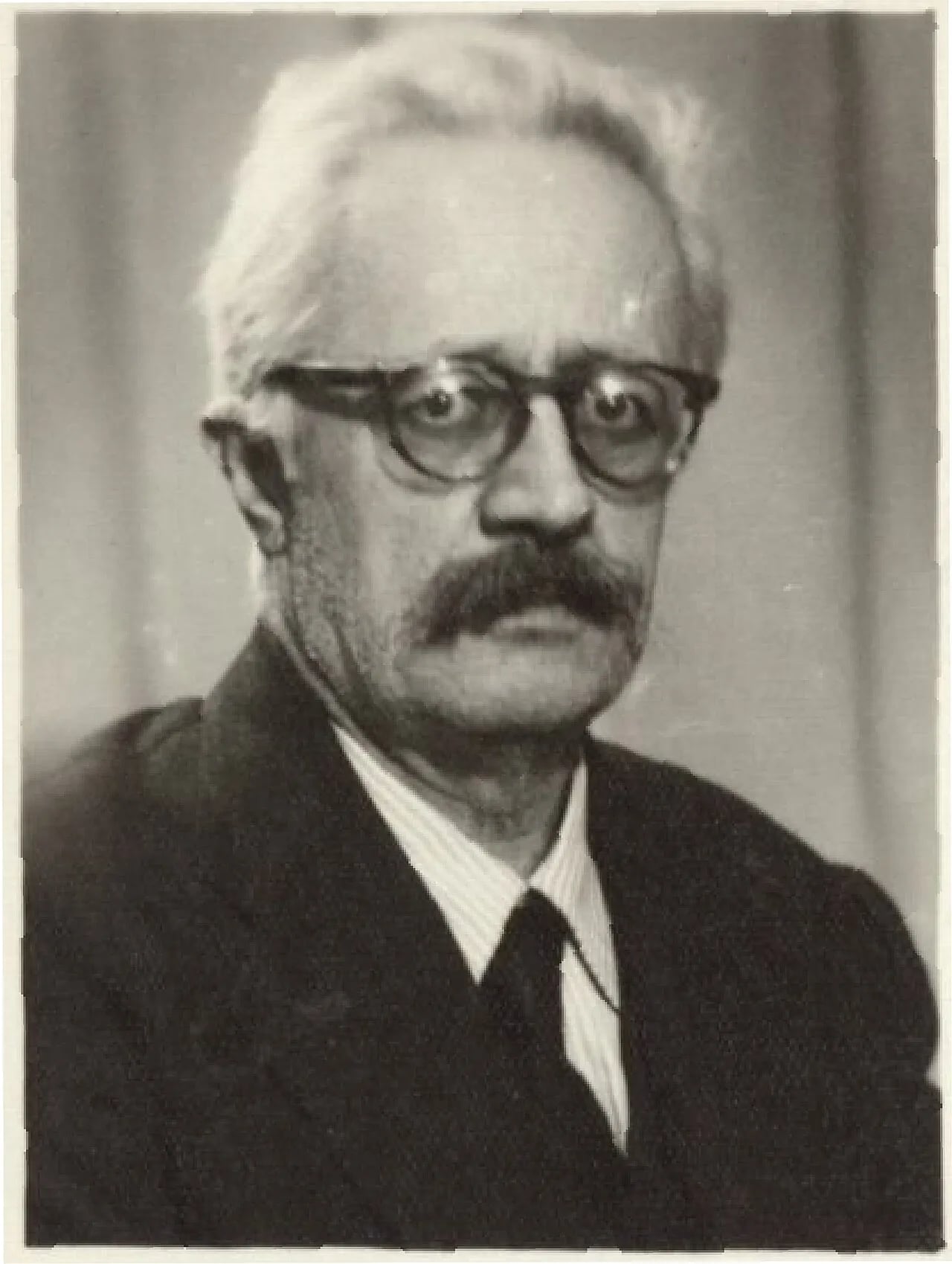 Porträt von Reşat Ekrem Koçu (1905–1975) – Gedenkseite