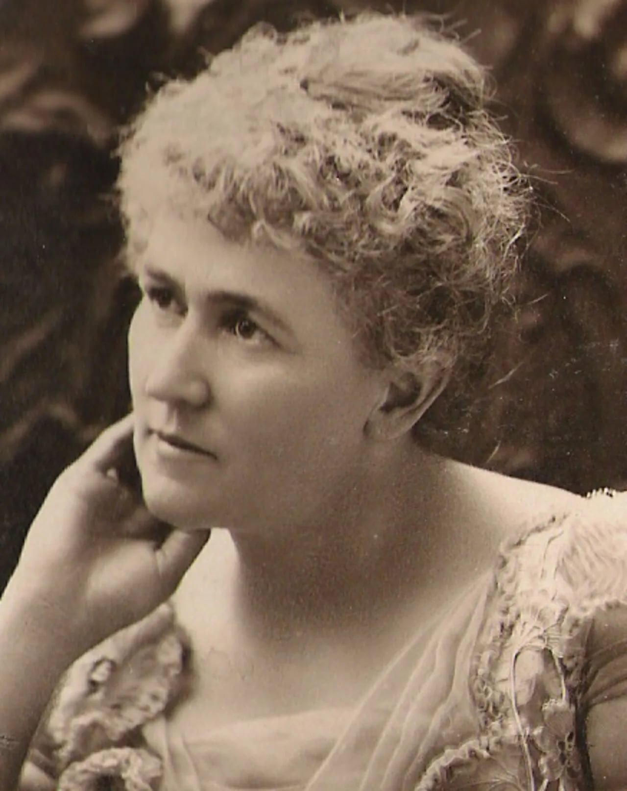 Portrait of Adelaide Hoodless (1858–1910) – memorial page