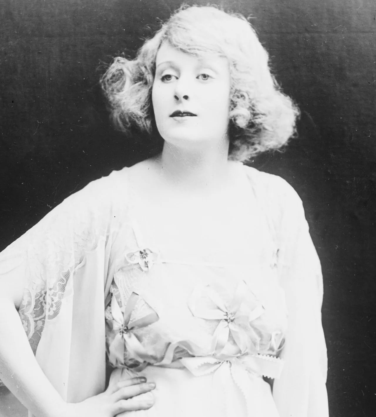 Portrait of Alma Francis (1890–1968) – memorial page