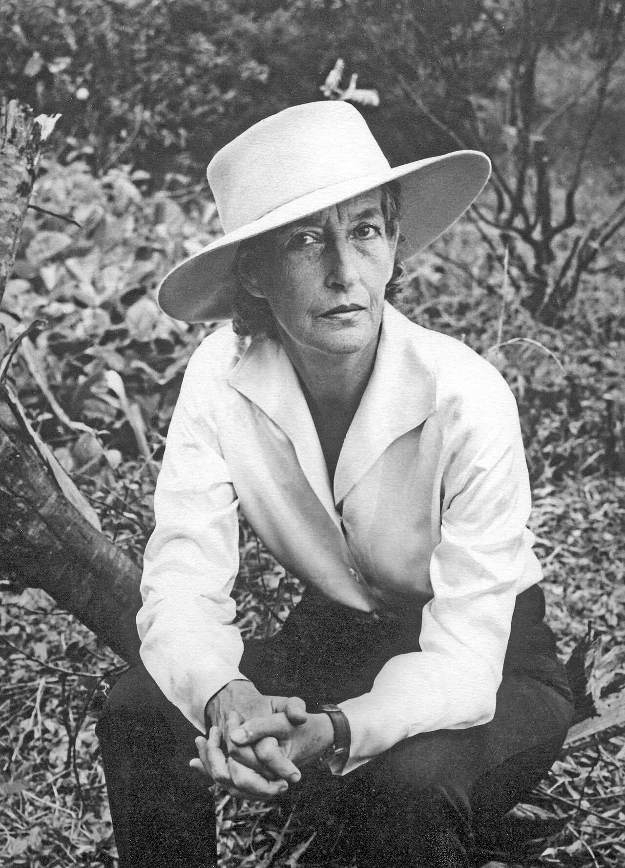 Portrait of Vera Scarth-Johnson (1912–1999) – memorial page