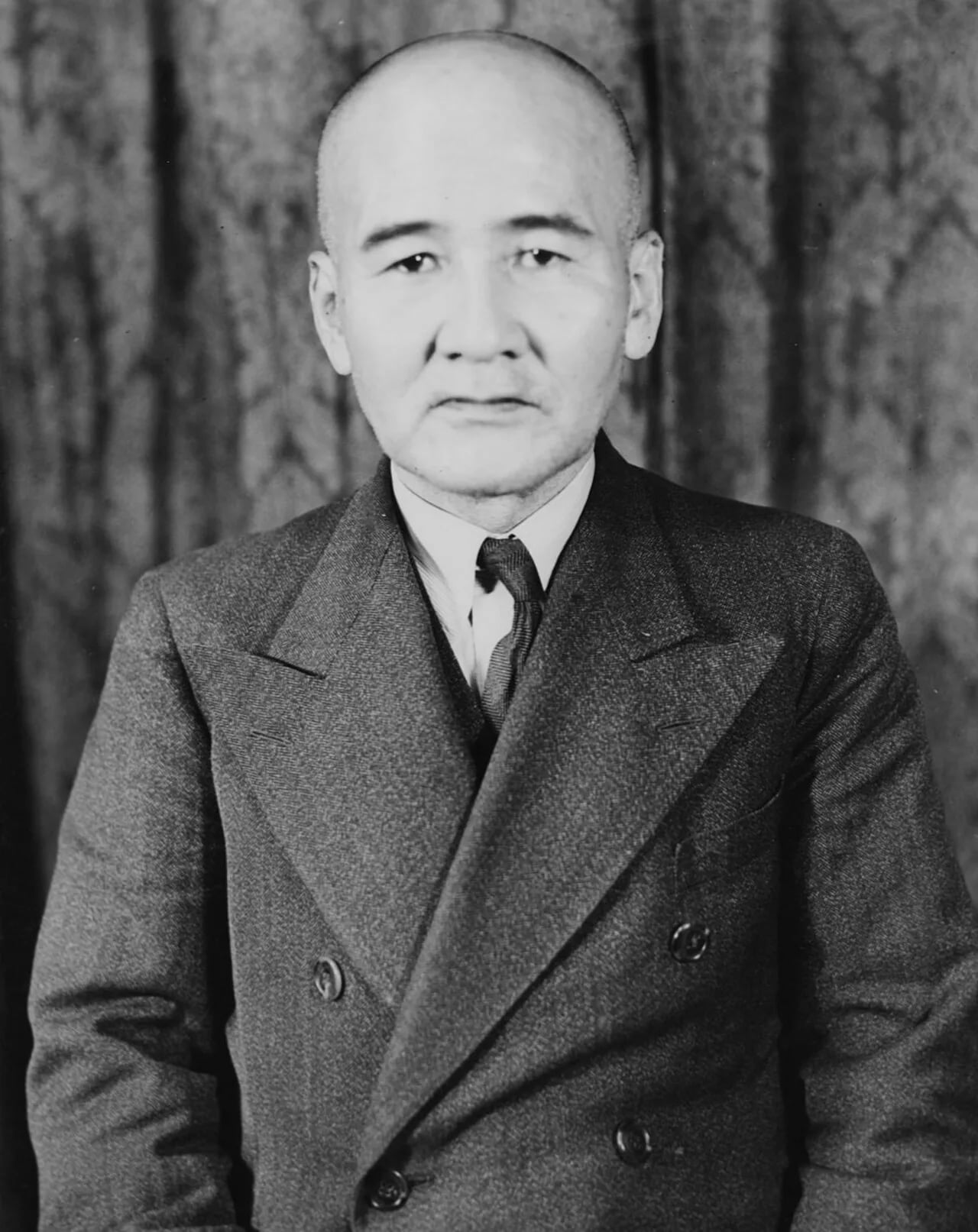 Porträt von Oka Takazumi (1890–1973) – Gedenkseite