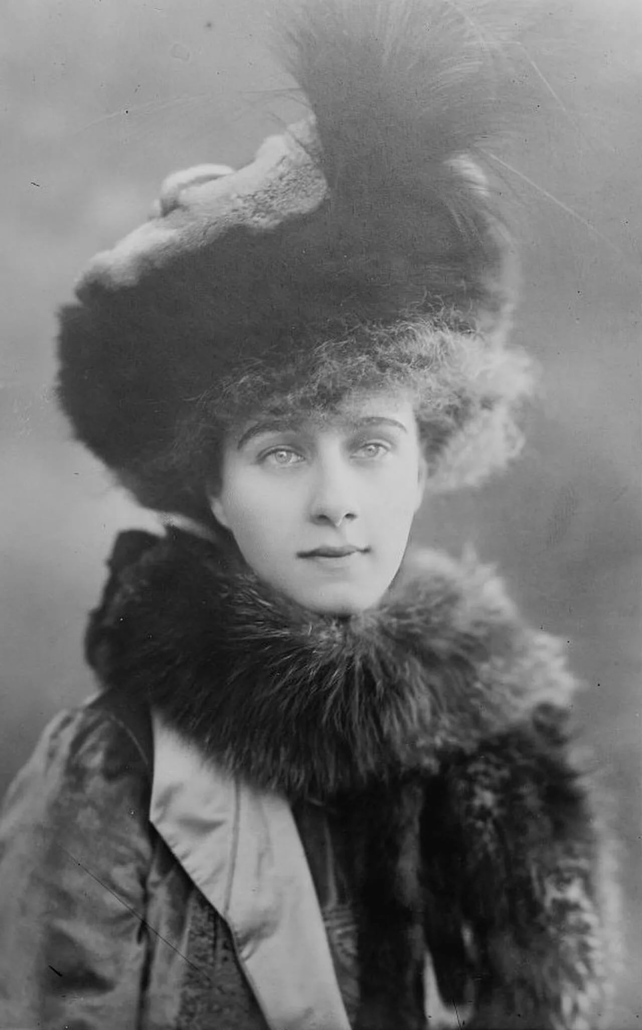 Portrait of Beatrice Forbes, Countess of Granard (1883–1972) – memorial page