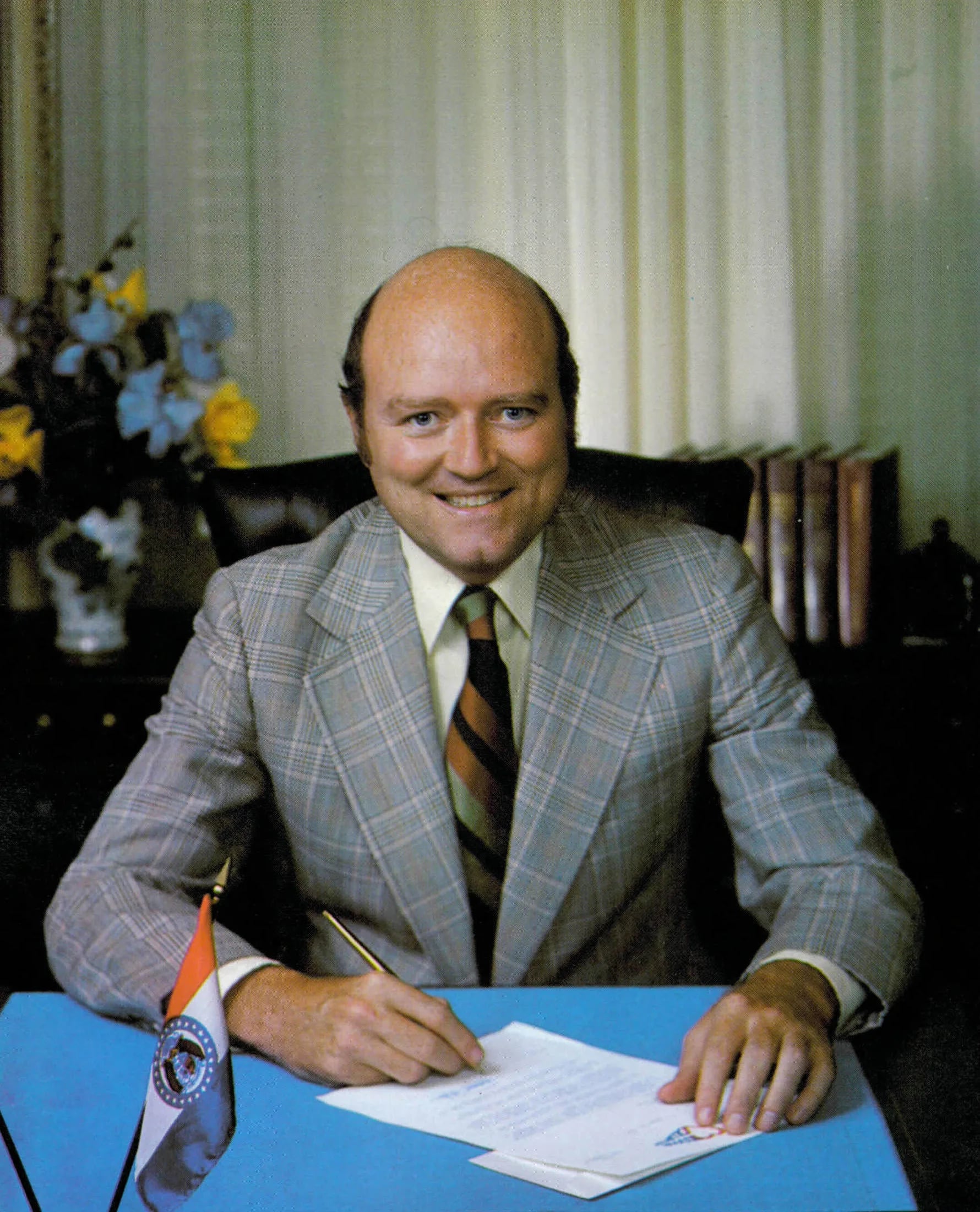 Portrait of Bill Phelps (1934–2019) – memorial page