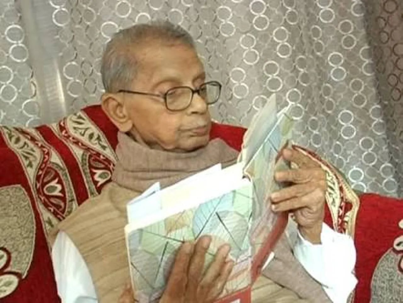 Portrait of Nalinidhar Bhattacharya (1921–2016) – memorial page