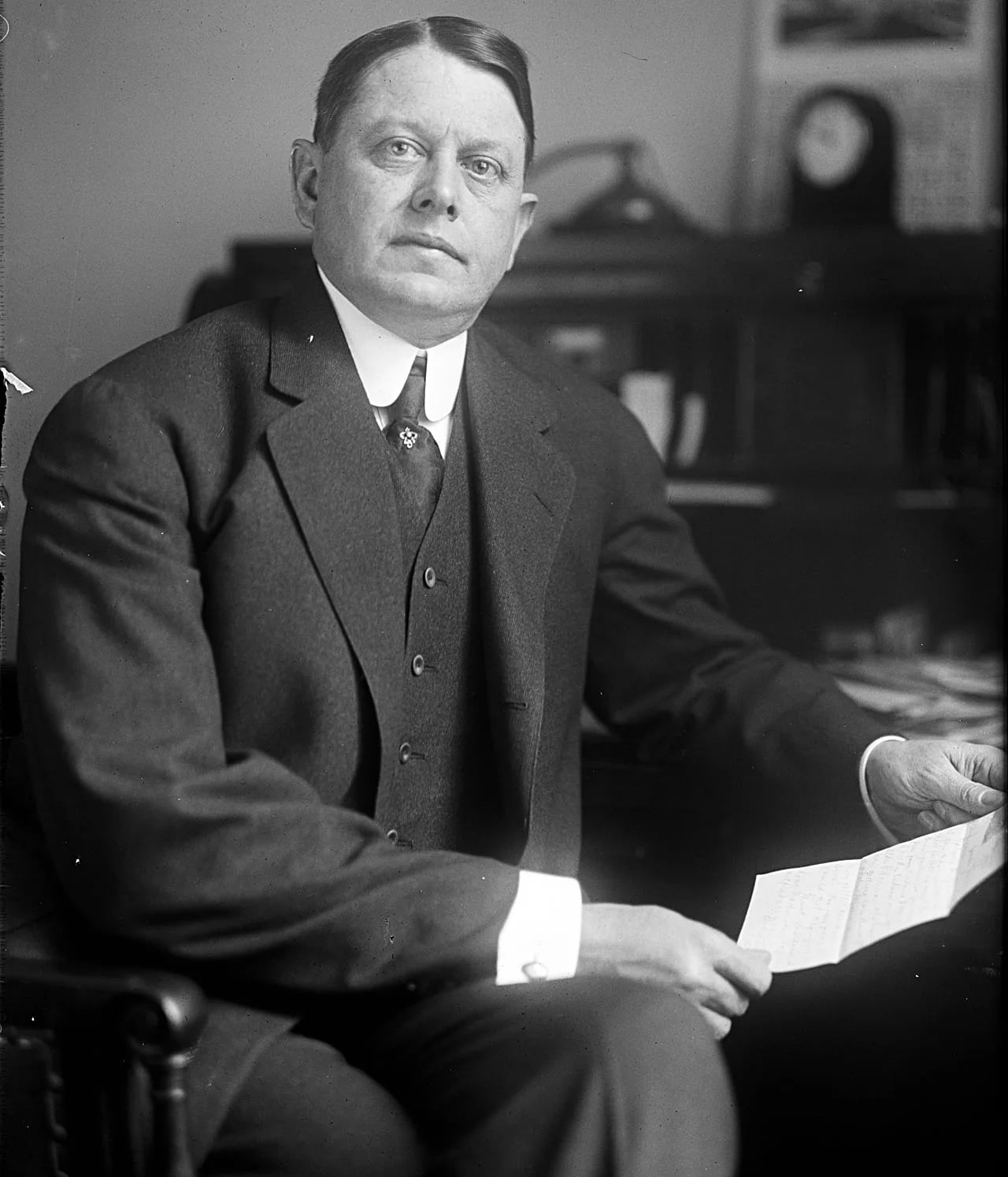 Portrait of Burnett M. Chiperfield (1870–1940) – memorial page