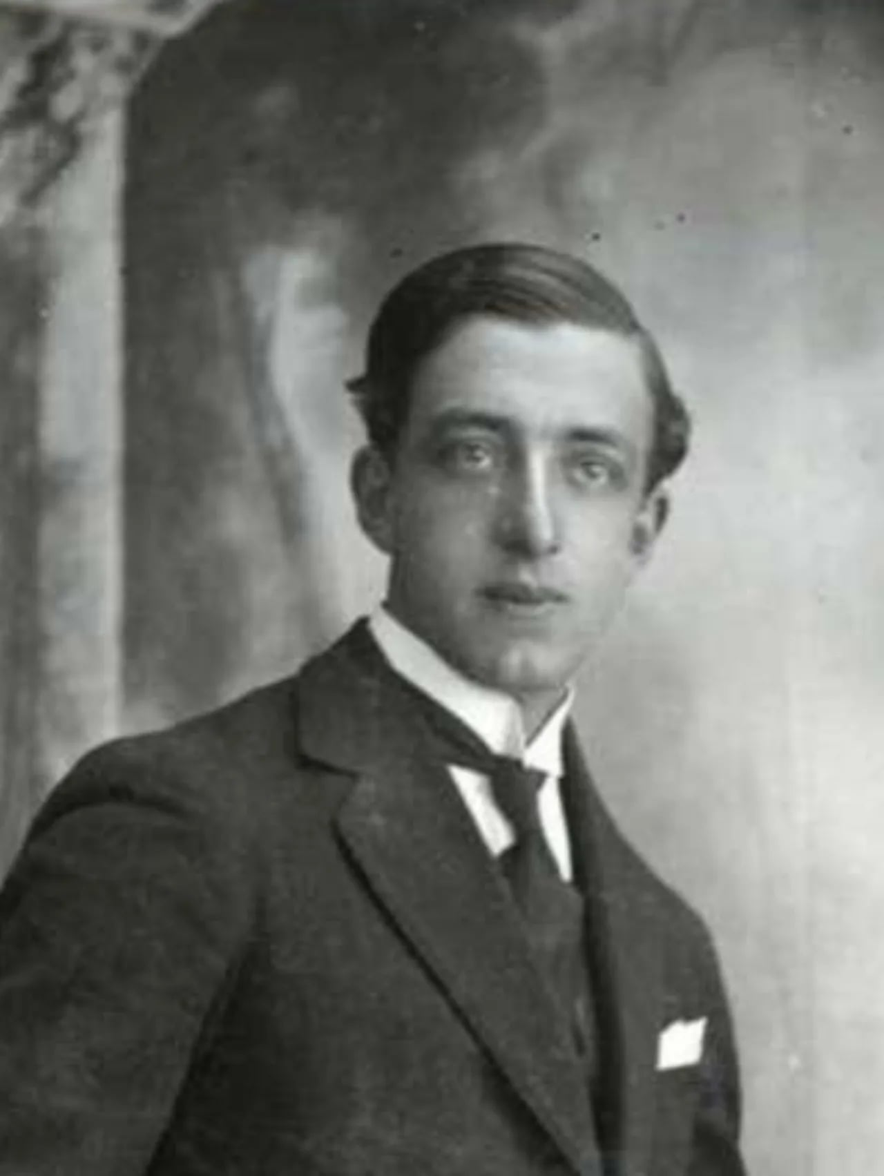 Porträt von Carlos Cueva Tamariz (1898–1991) – Gedenkseite