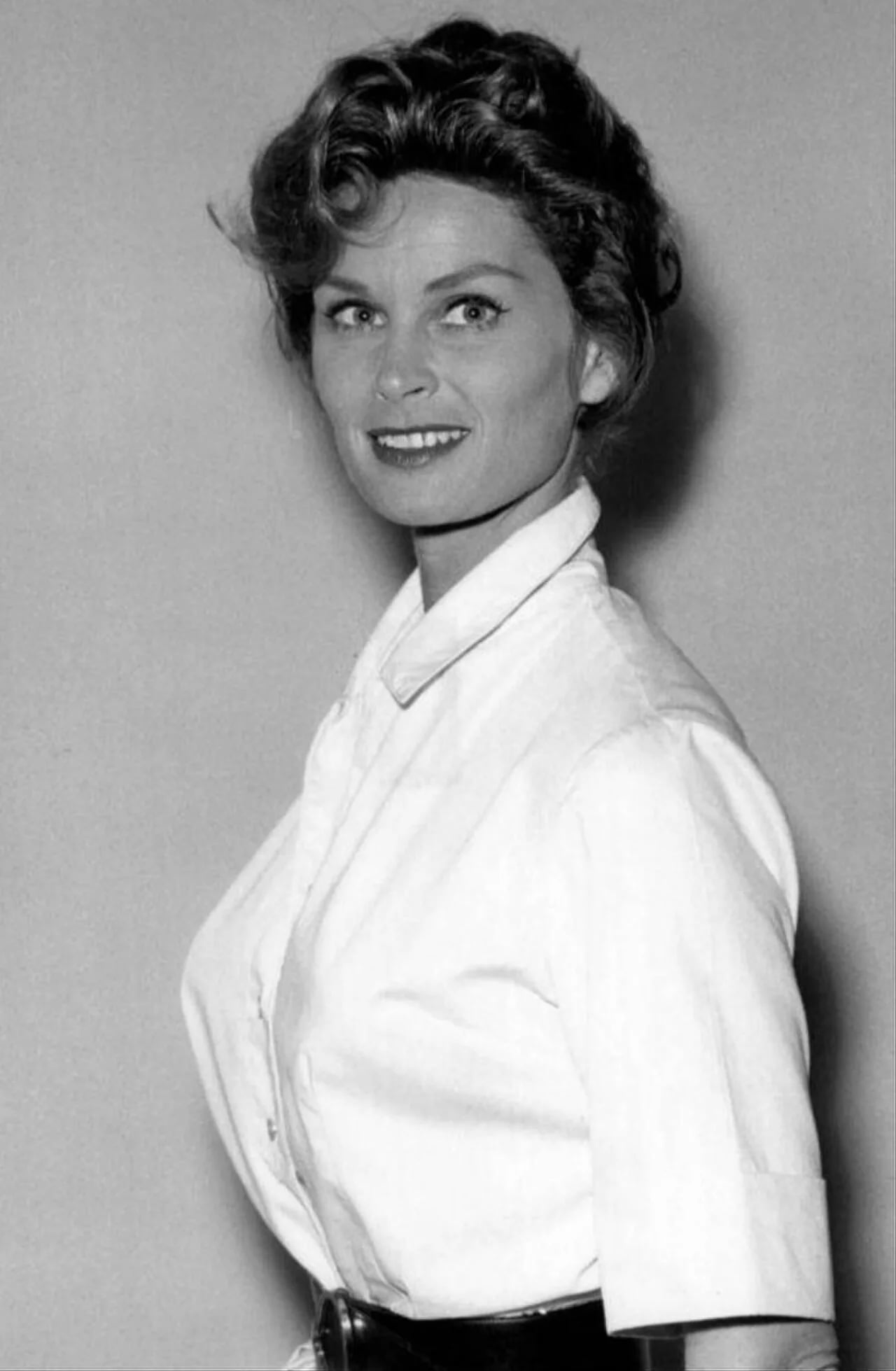 Portrait of Irish McCalla (1928–2002) – memorial page