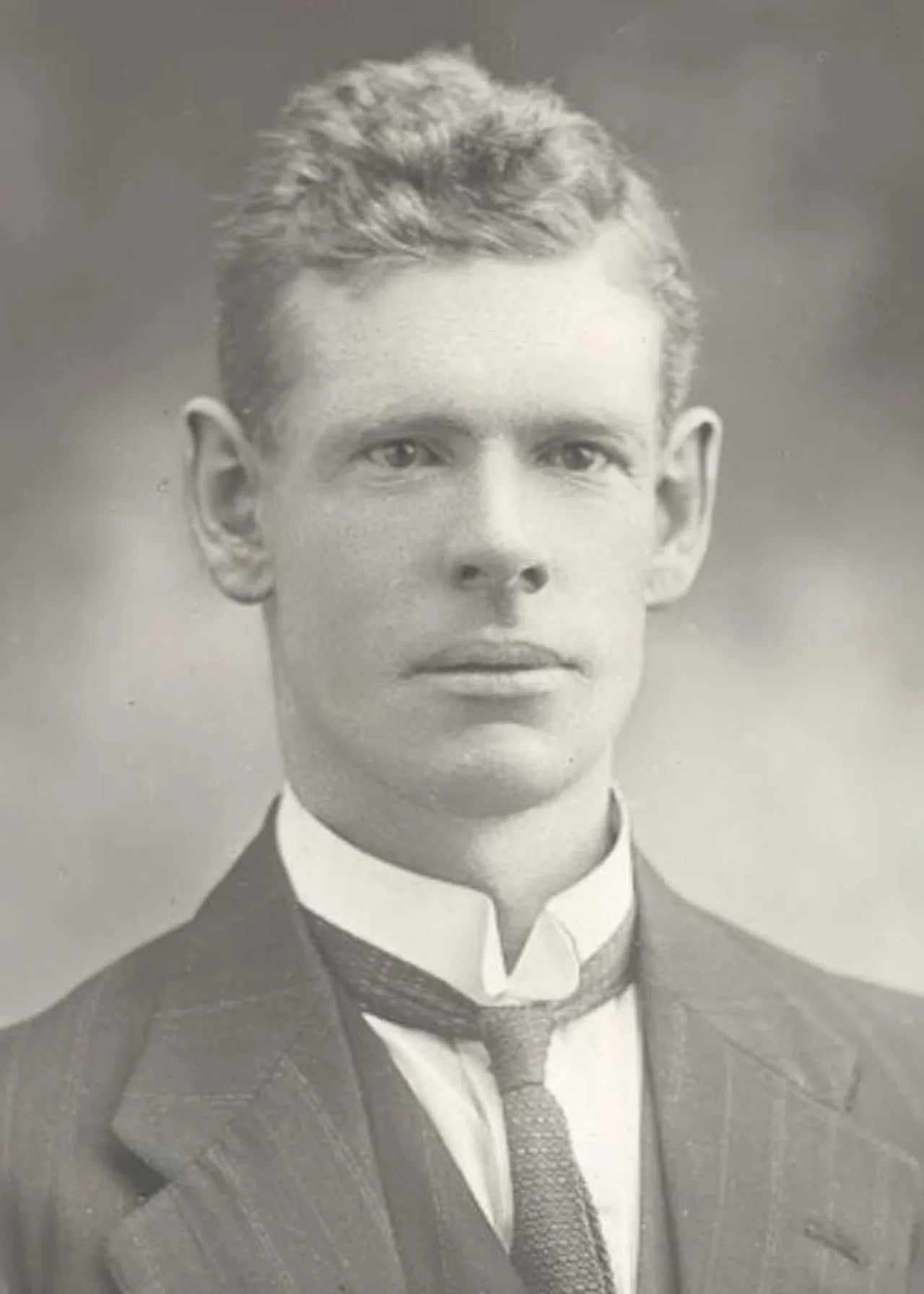 Portrait of Con Wallace (1881–1921) – memorial page
