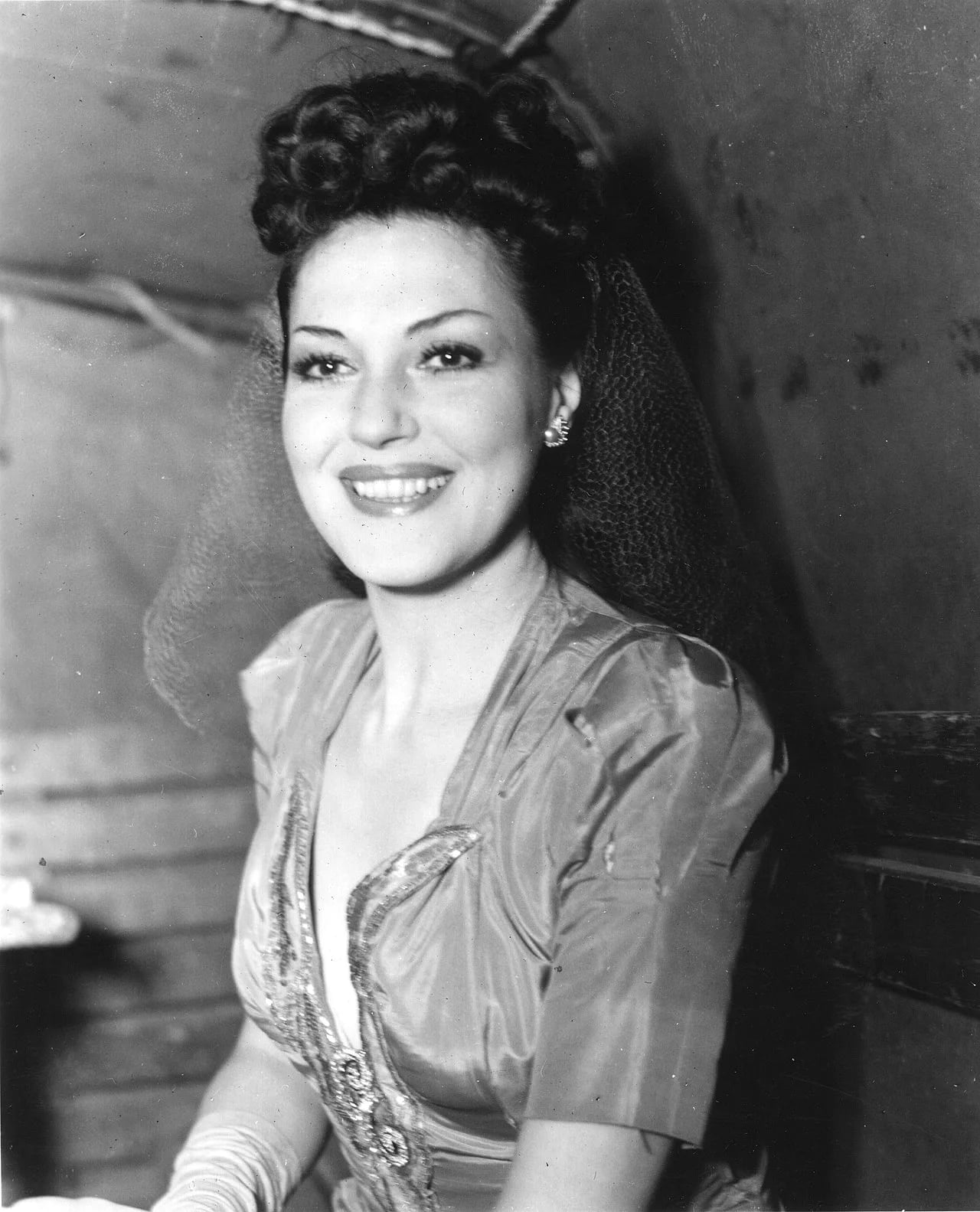 Portrait of Wini Shaw (1907–1982) – memorial page