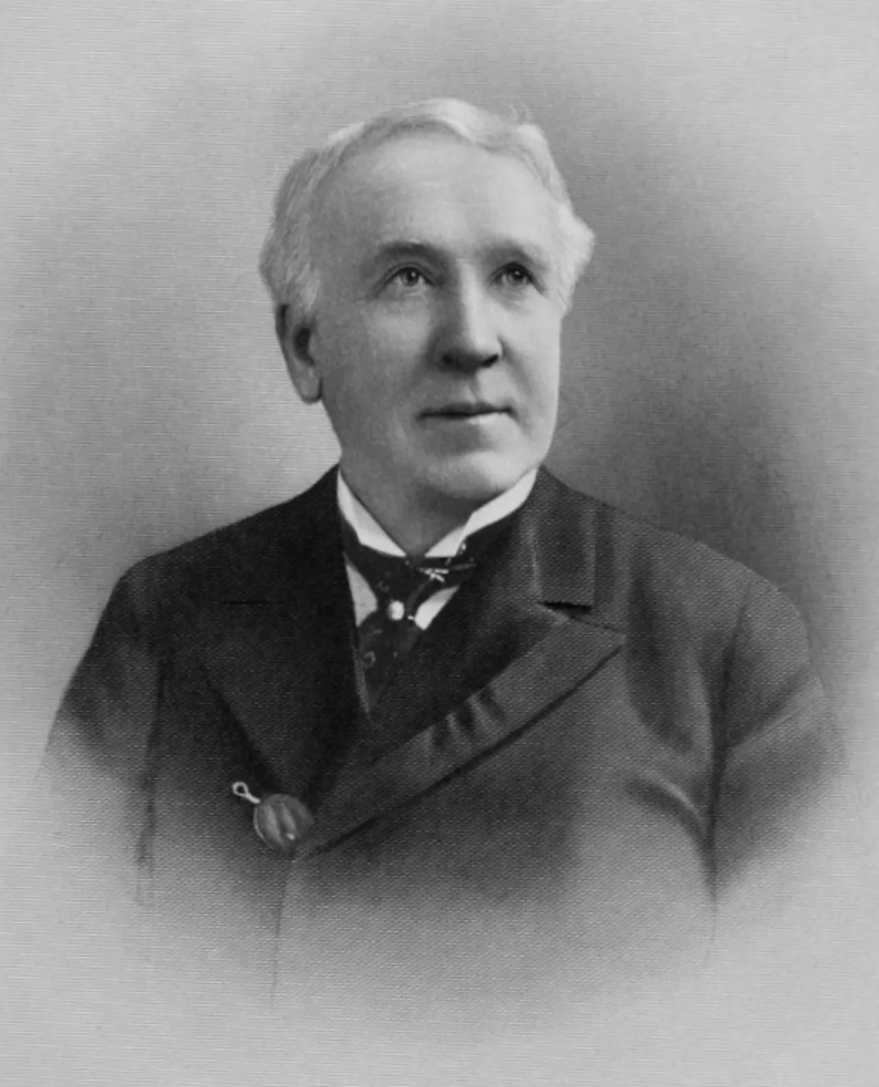 Porträt von Cyrenius A. Newcomb, Sr. (1837–1915) – Gedenkseite