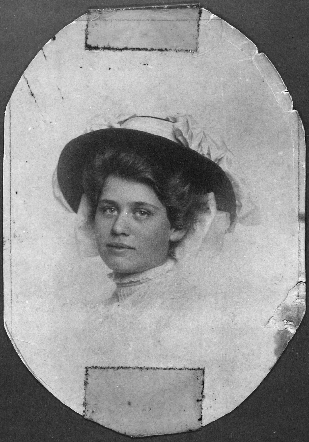 Porträt von Dorothy Ayer Gardner Ford (1892–1967) – Gedenkseite