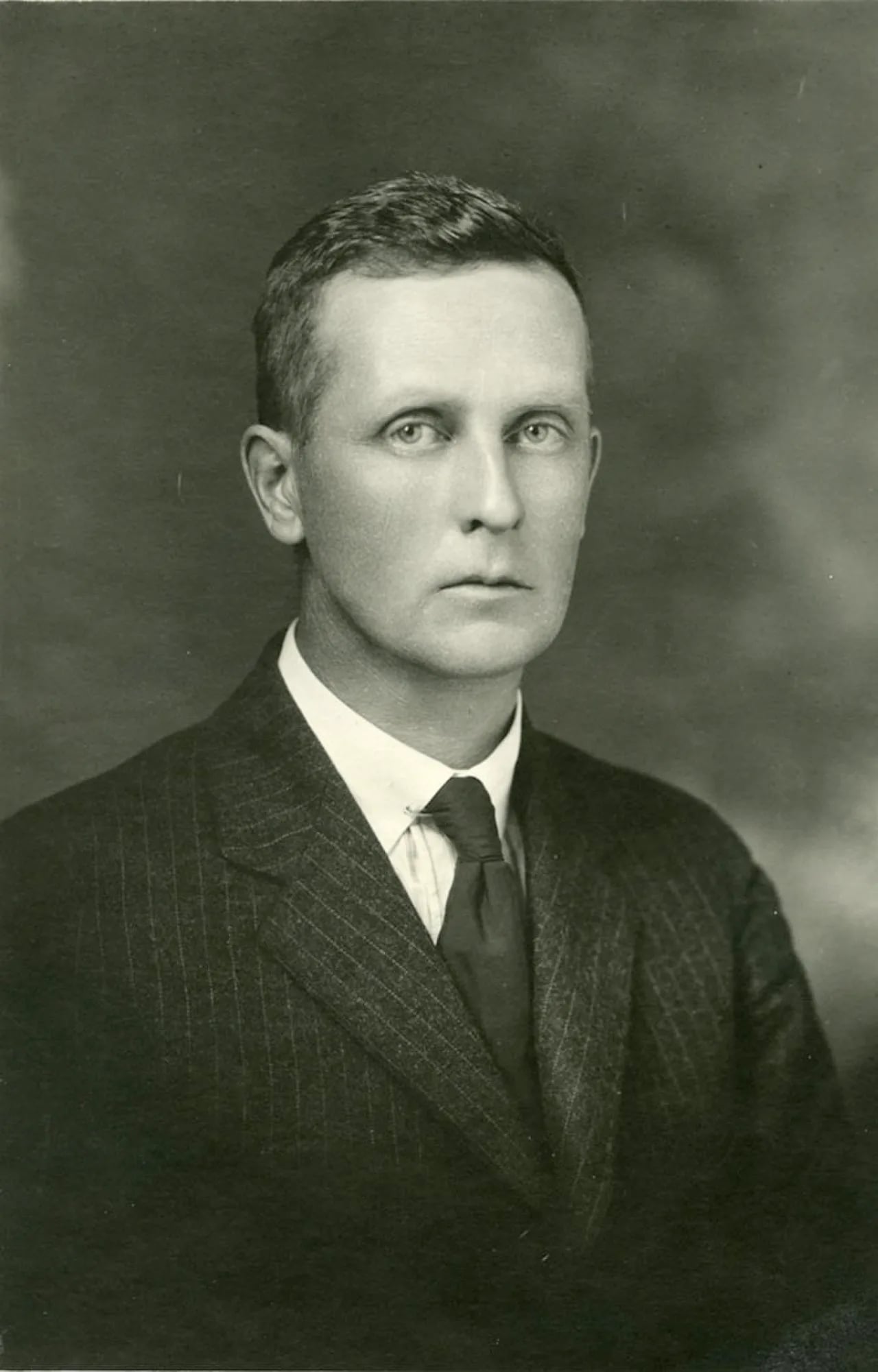Porträt von Douglas Breton (1883–1953) – Gedenkseite