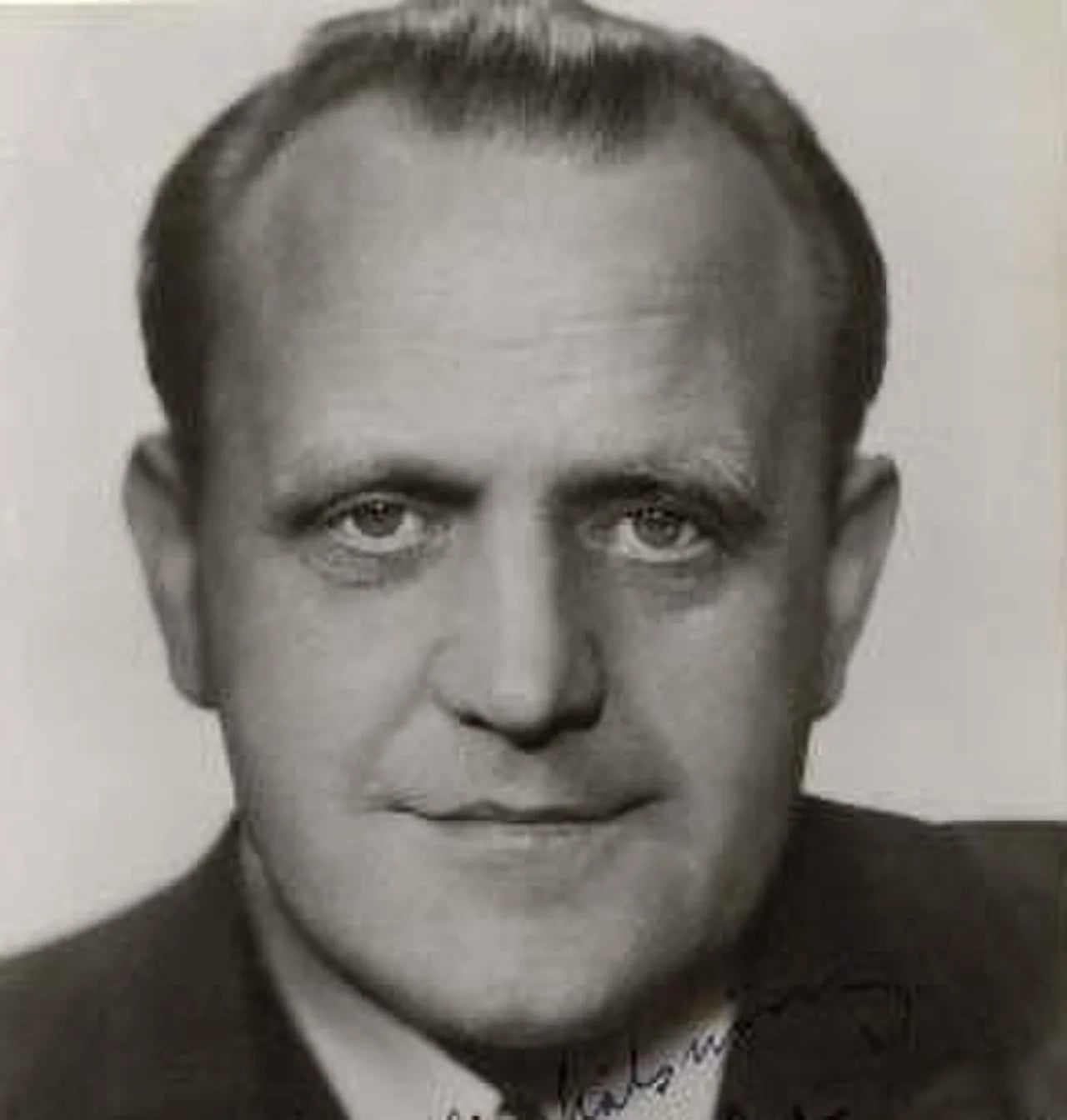 Porträt von Douglas Håge (1898–1959) – Gedenkseite