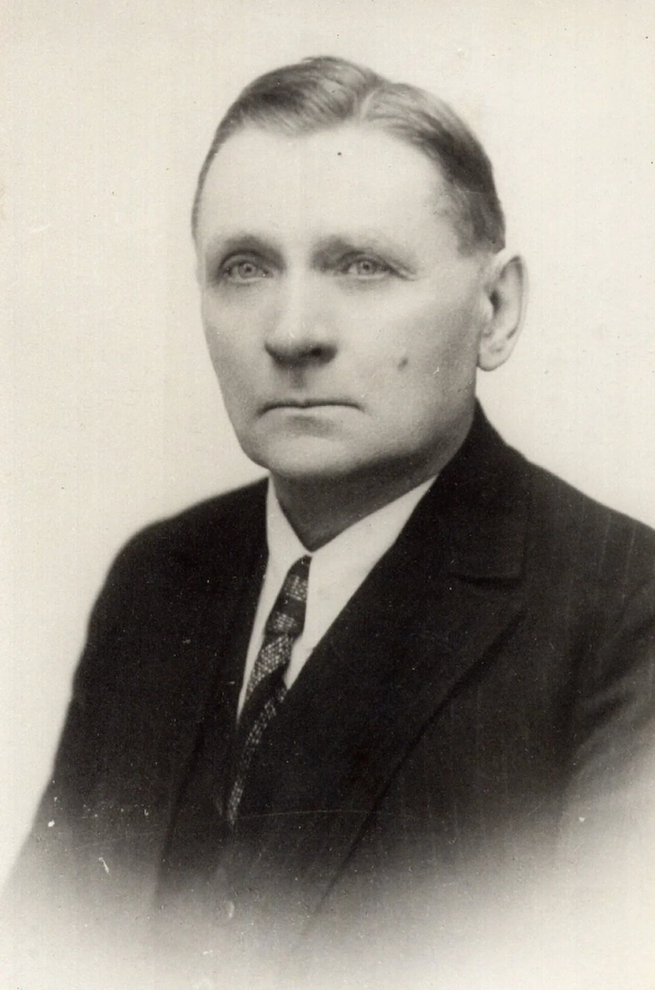 Portrait of Georg Hellat (1870–1943) – memorial page