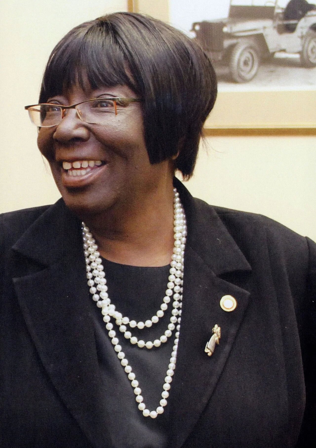 Portrait of Edna Brown (1940–2022) – memorial page