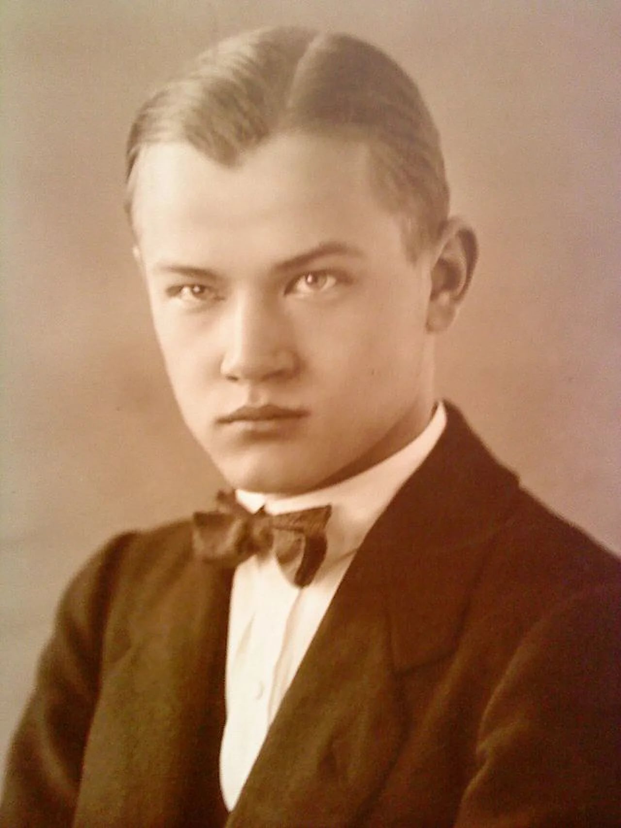 Portrait of Elmar Muuk (1901–1941) – memorial page