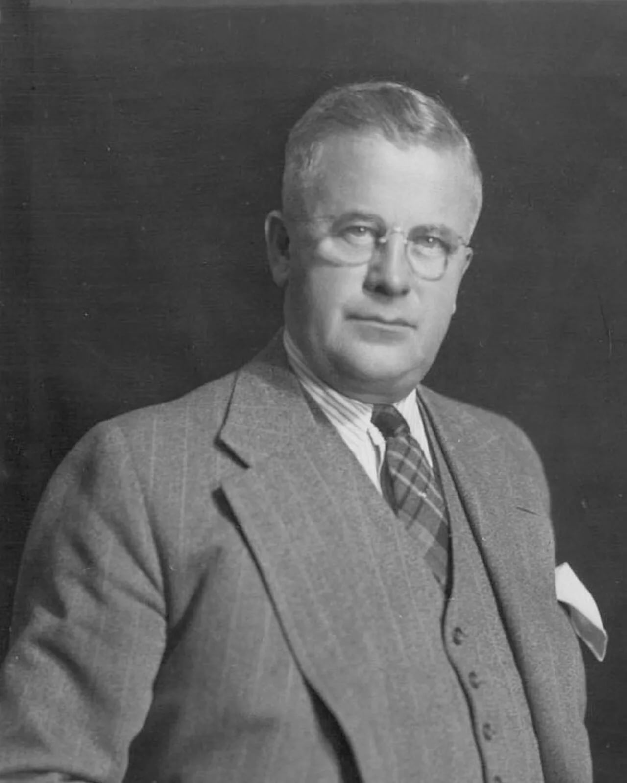 Portrait of Frank Lennard (1892–1973) – memorial page