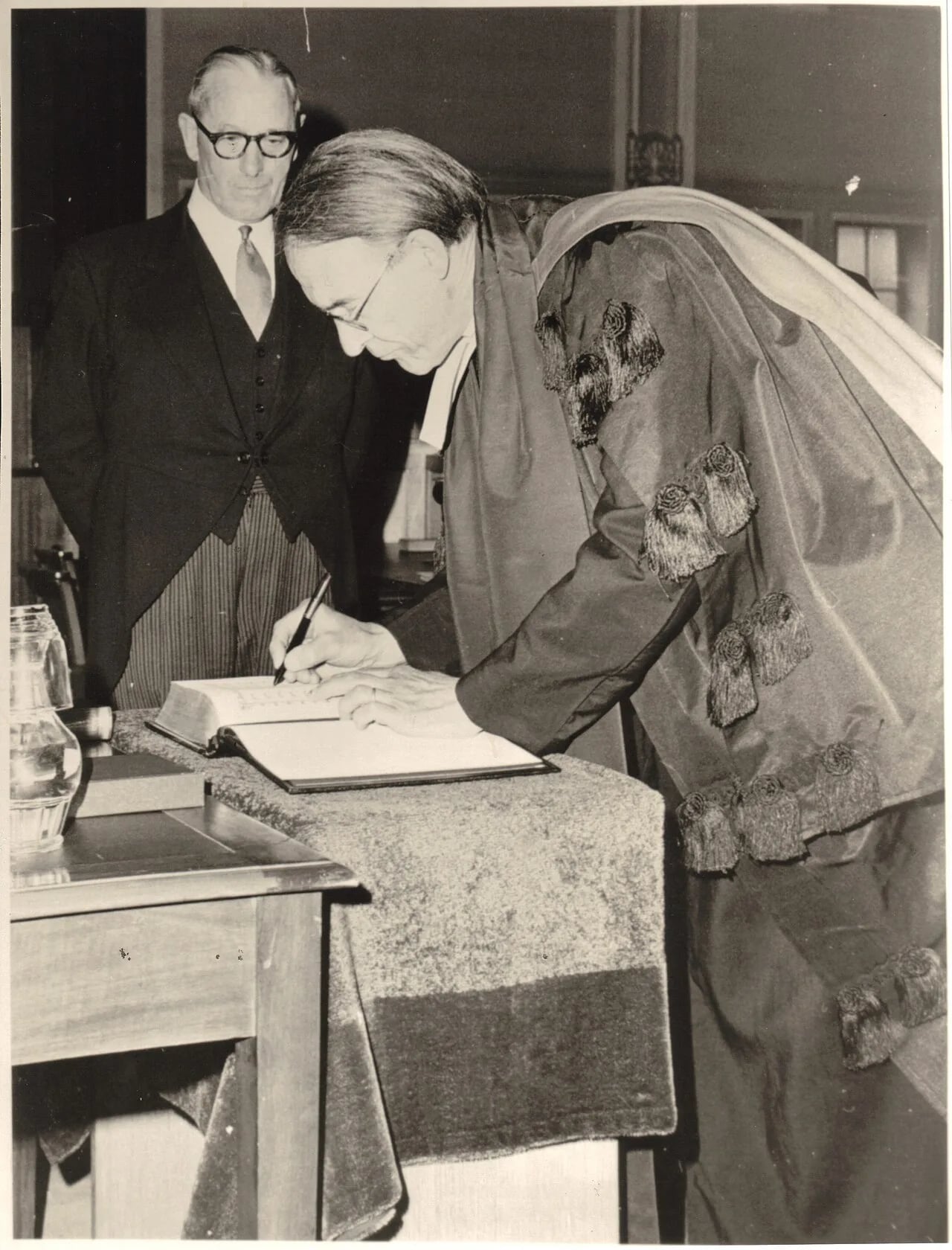 Porträt von George B. Caird (1917–1984) – Gedenkseite