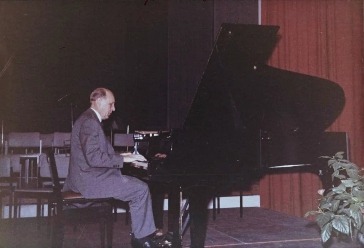 Portrait of Tapani Valsta (1921–2010) – memorial page
