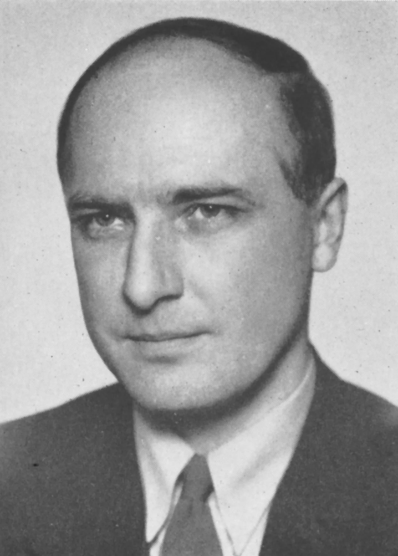 Portrait of Haqvin Carlheim-Gyllensköld (1899–1997) – memorial page